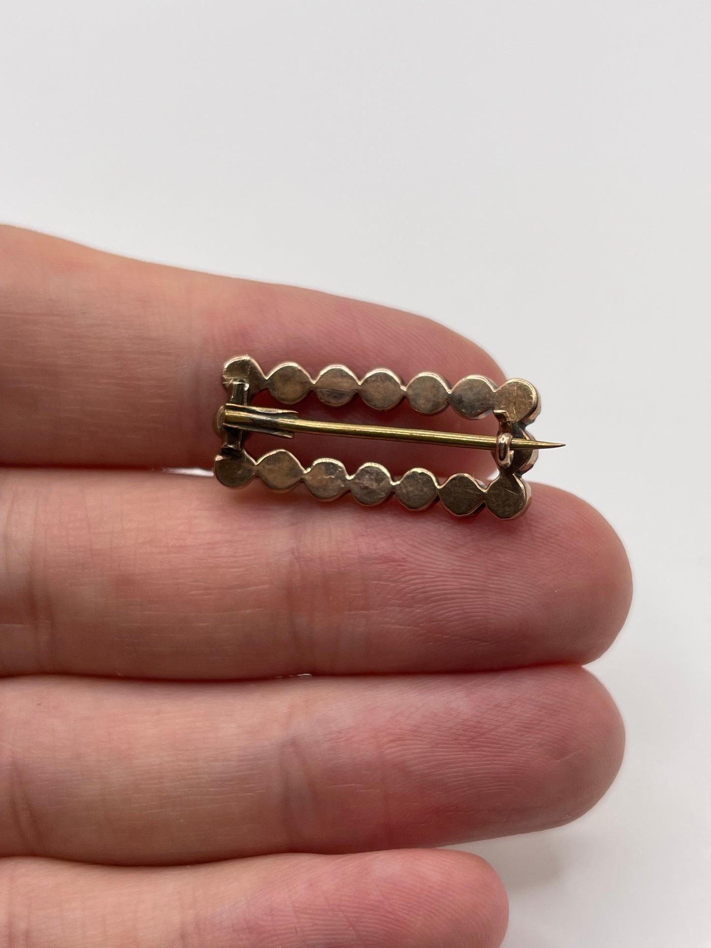 Antique 9ct rose gold garnet brooch