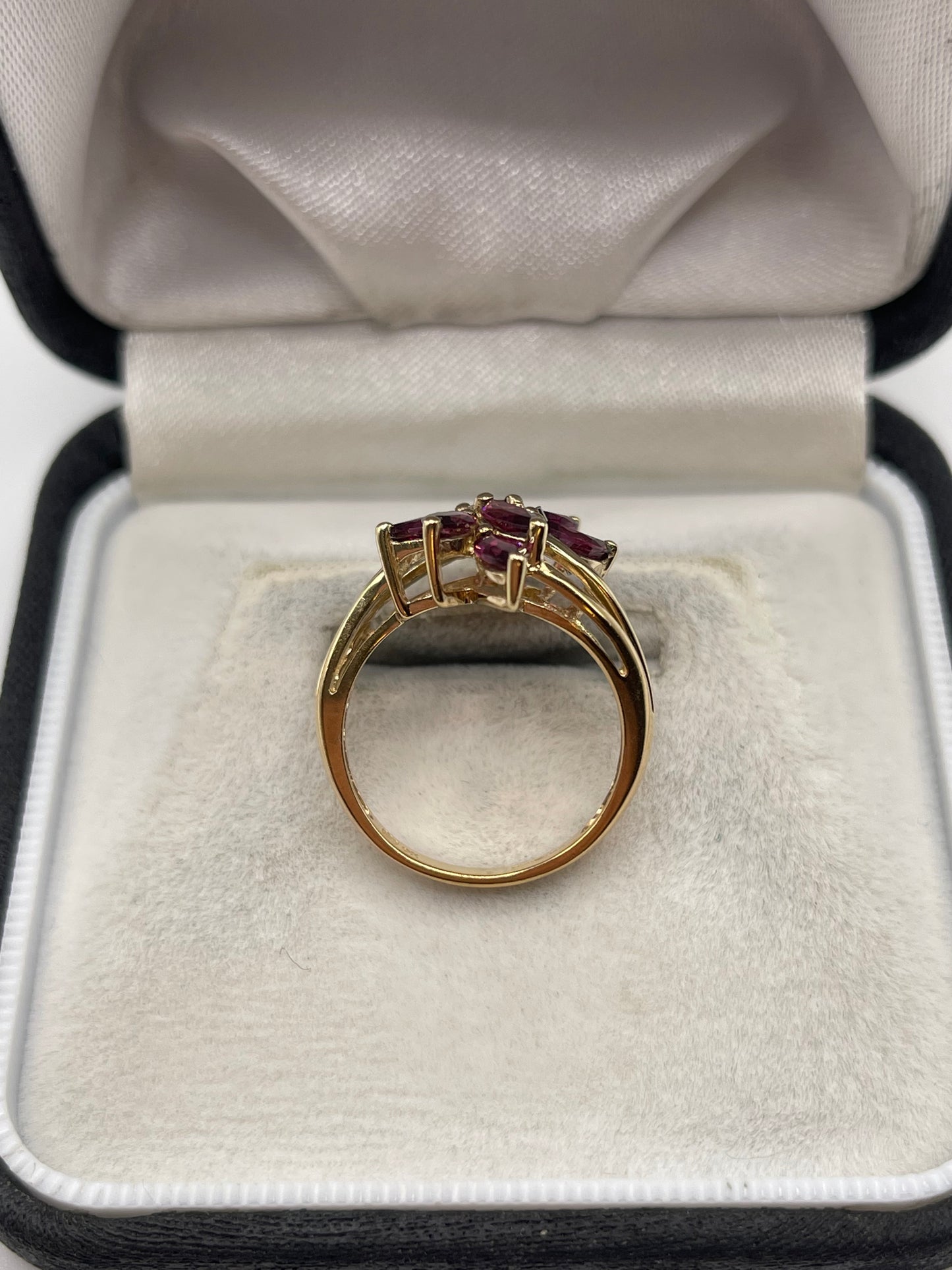 9ct gold garnet cluster ring