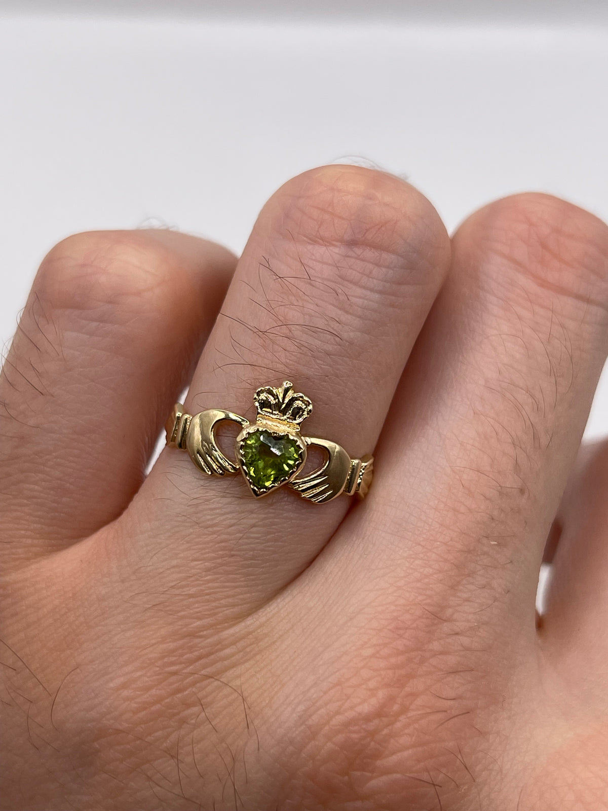 9ct gold peridot claddagh ring