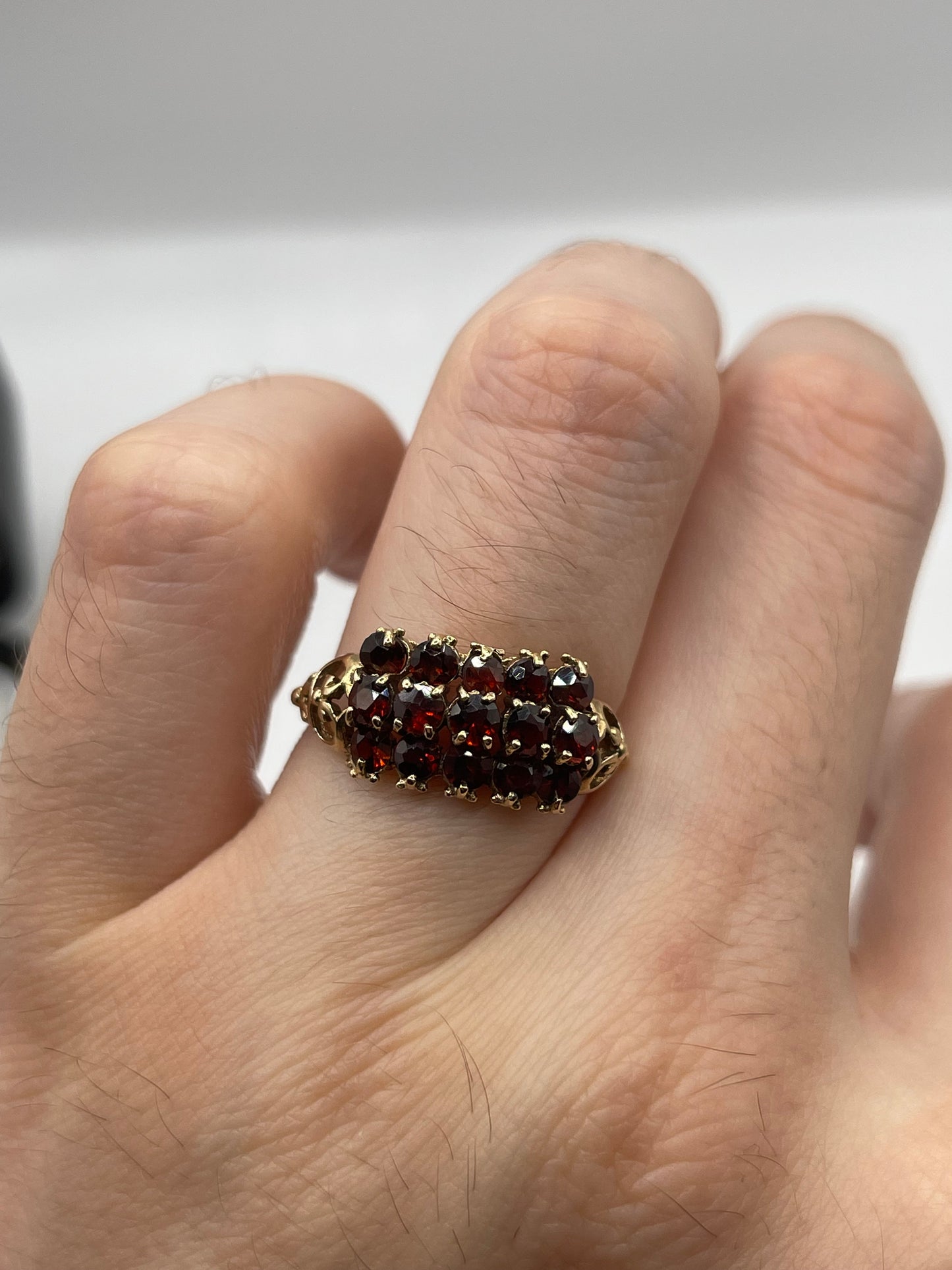 9ct gold garnet cluster ring