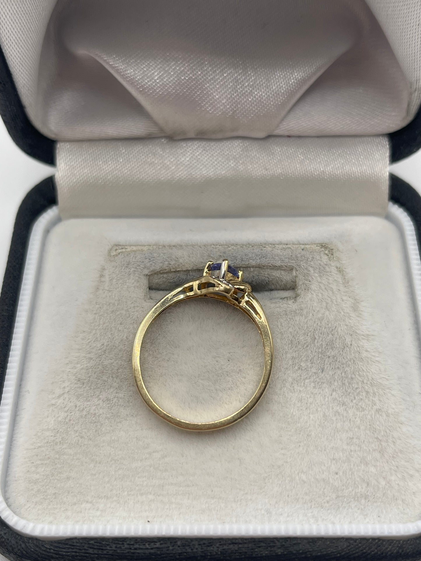 14ct gold tanzanite and diamond ring