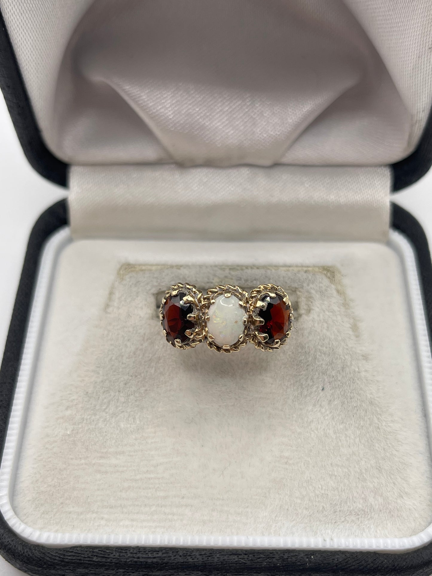 9ct gold opal and garnet ring