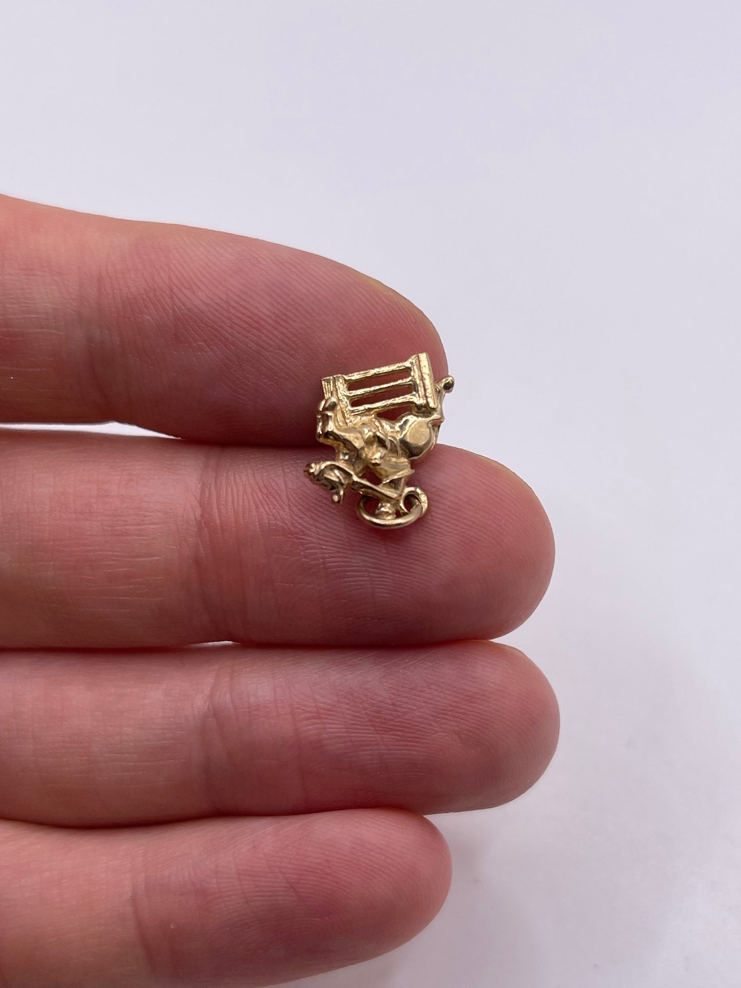 9ct gold horse and jockey charm