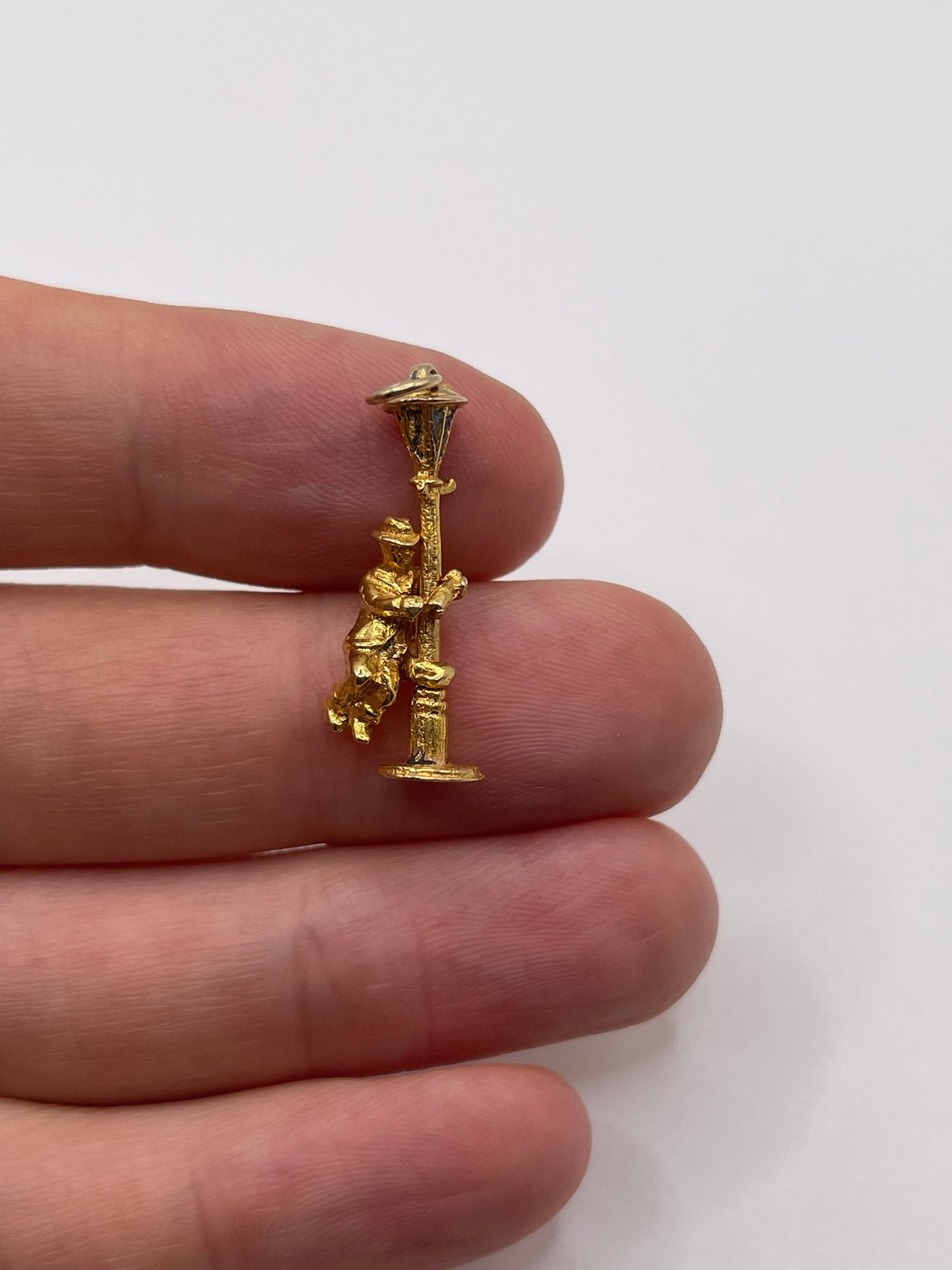 9ct gold drunken man pendant