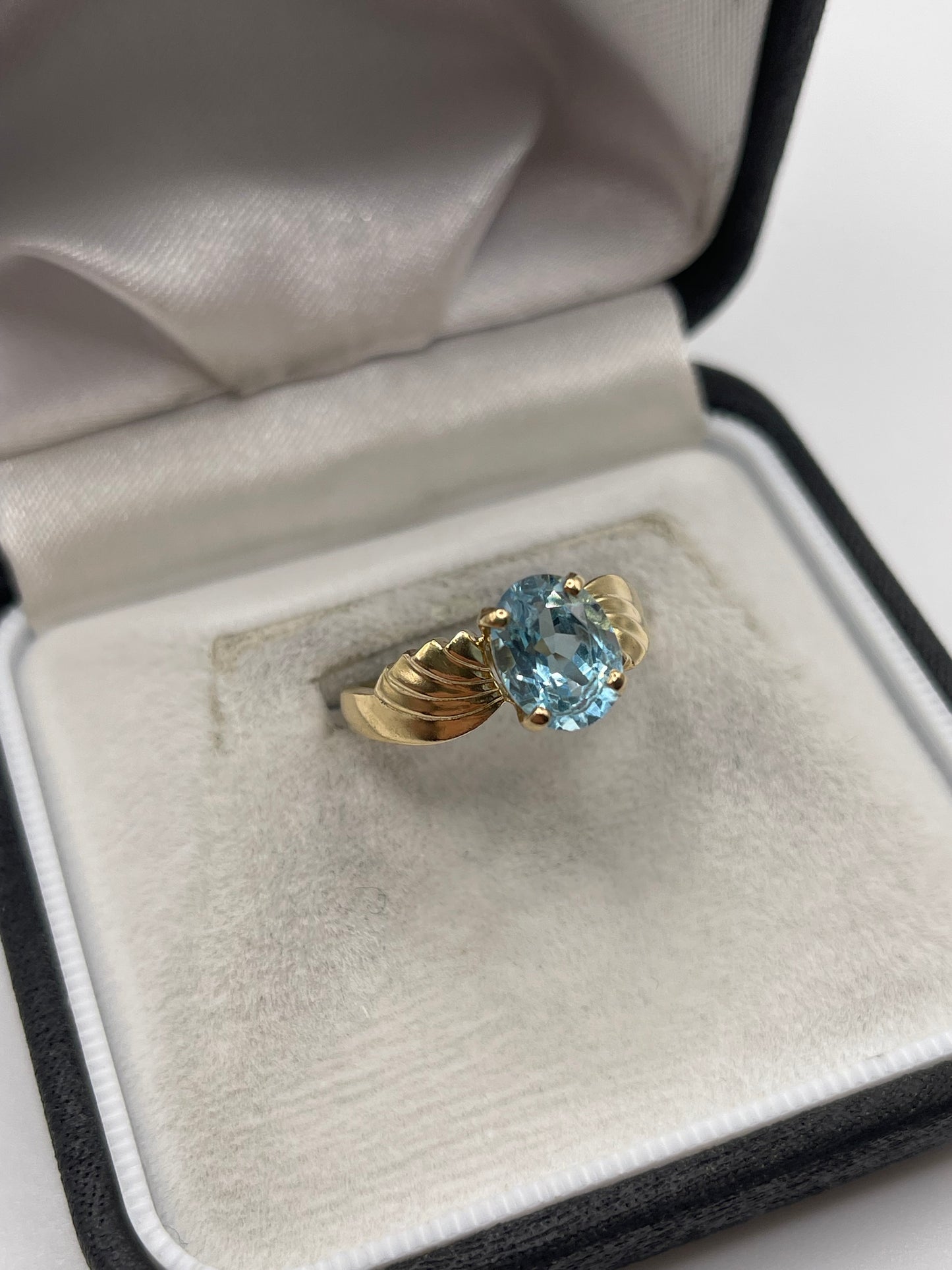 9ct gold topaz ring