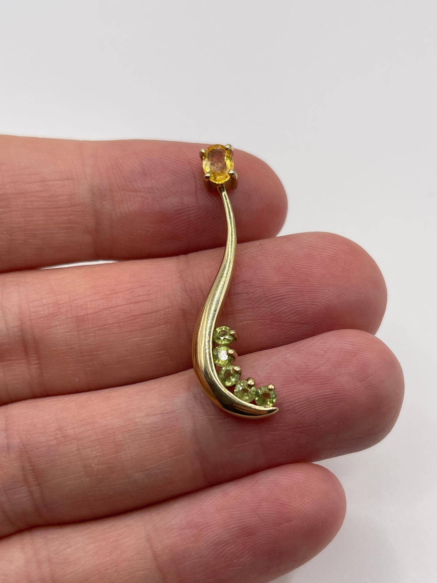 9ct gold sapphire pendant