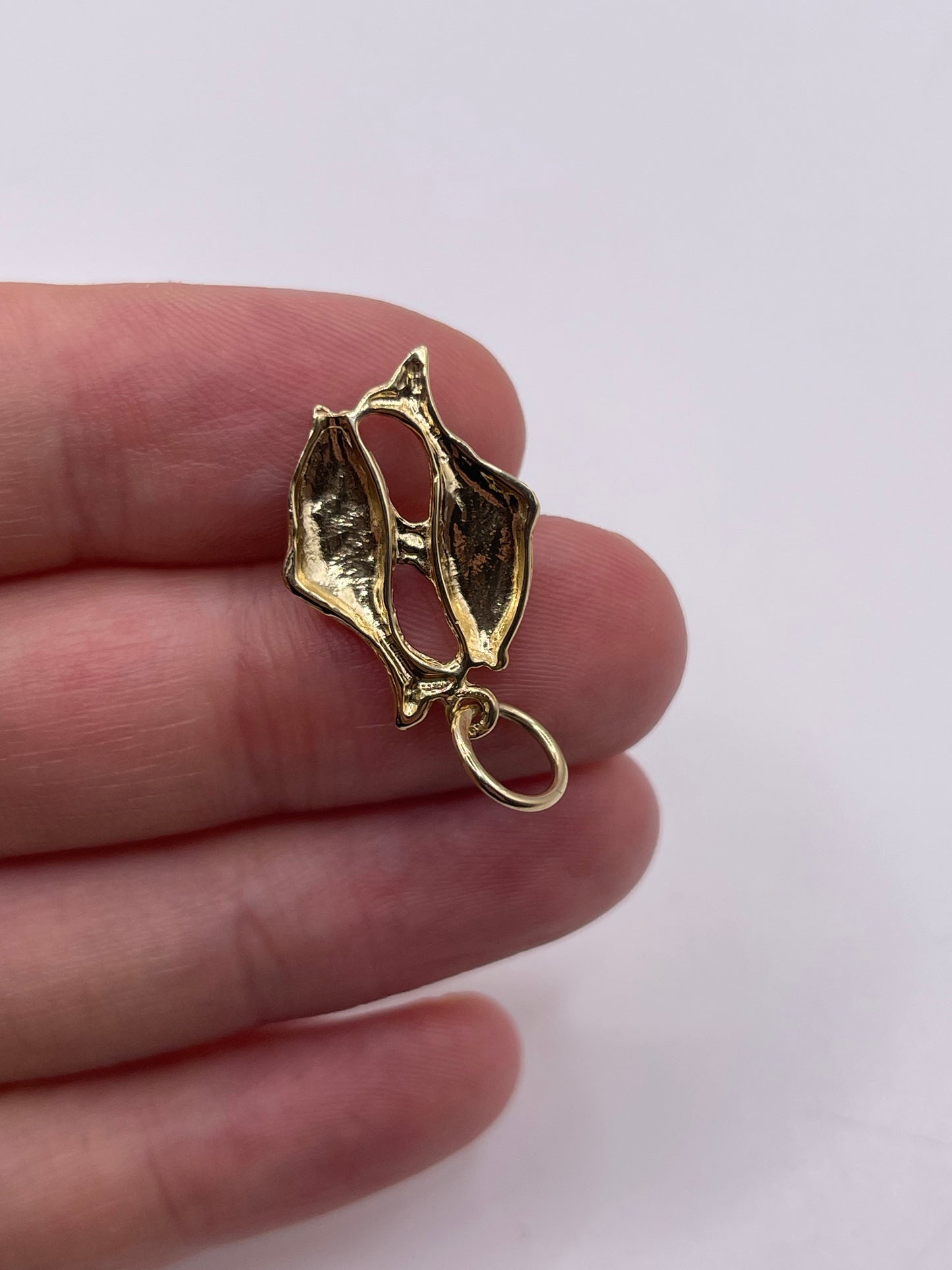 9ct gold Pisces pendant
