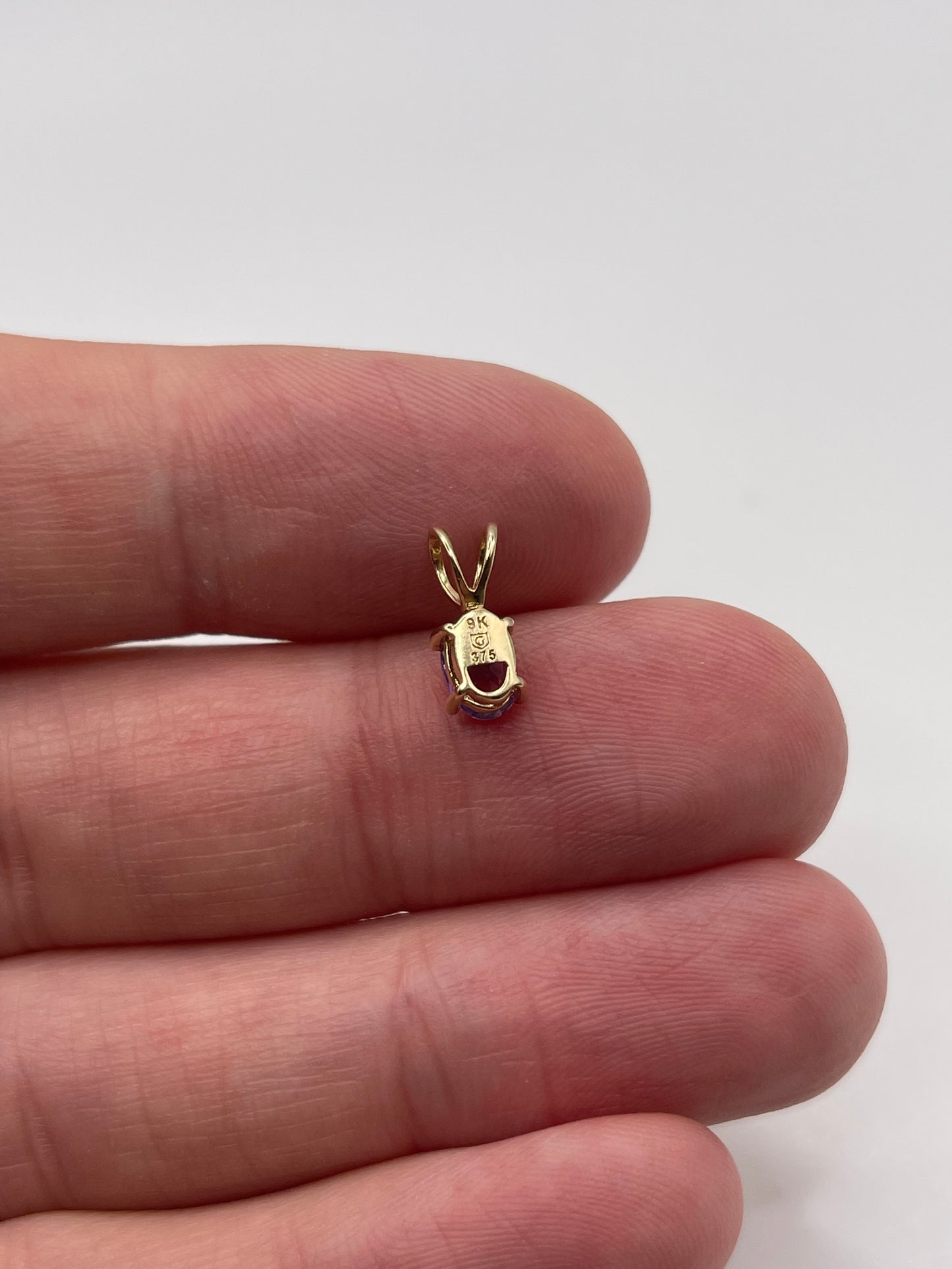 9ct gold amethyst pendant