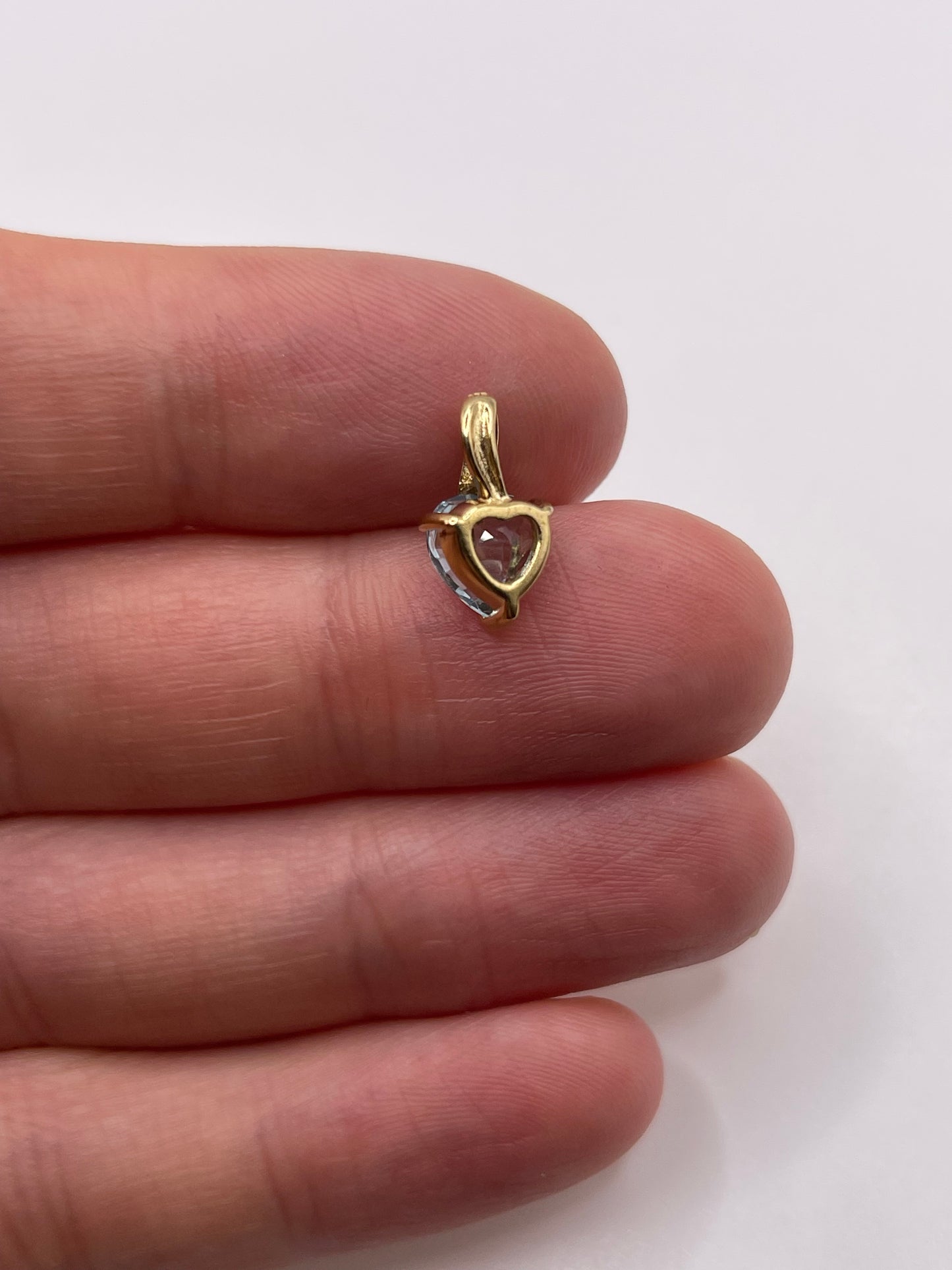 9ct gold blue topaz pendant