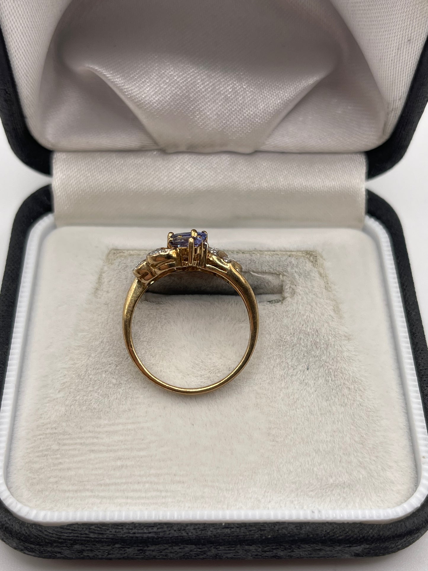9ct gold tanzanite and diamond ring