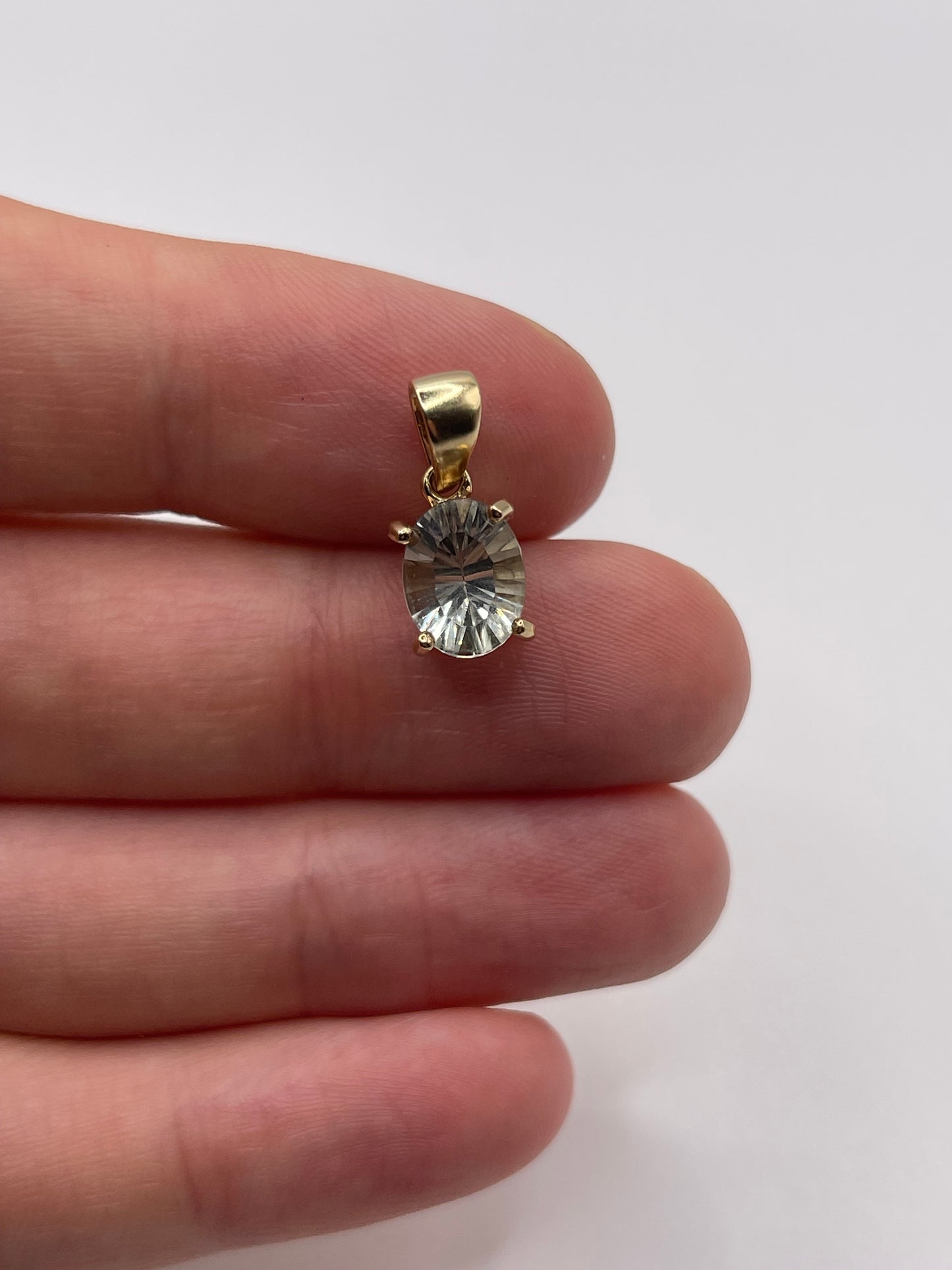 9ct gold green amethyst pendant