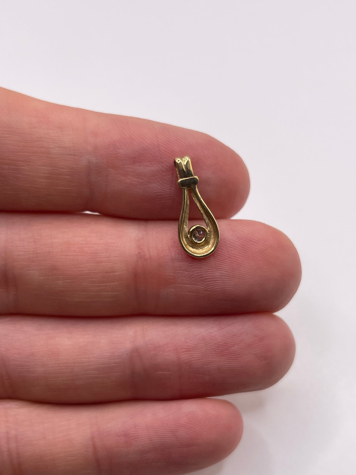 9ct gold diamond pendant
