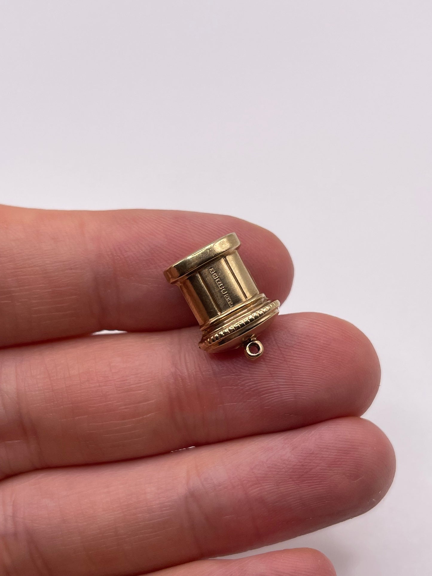9ct gold postbox charm