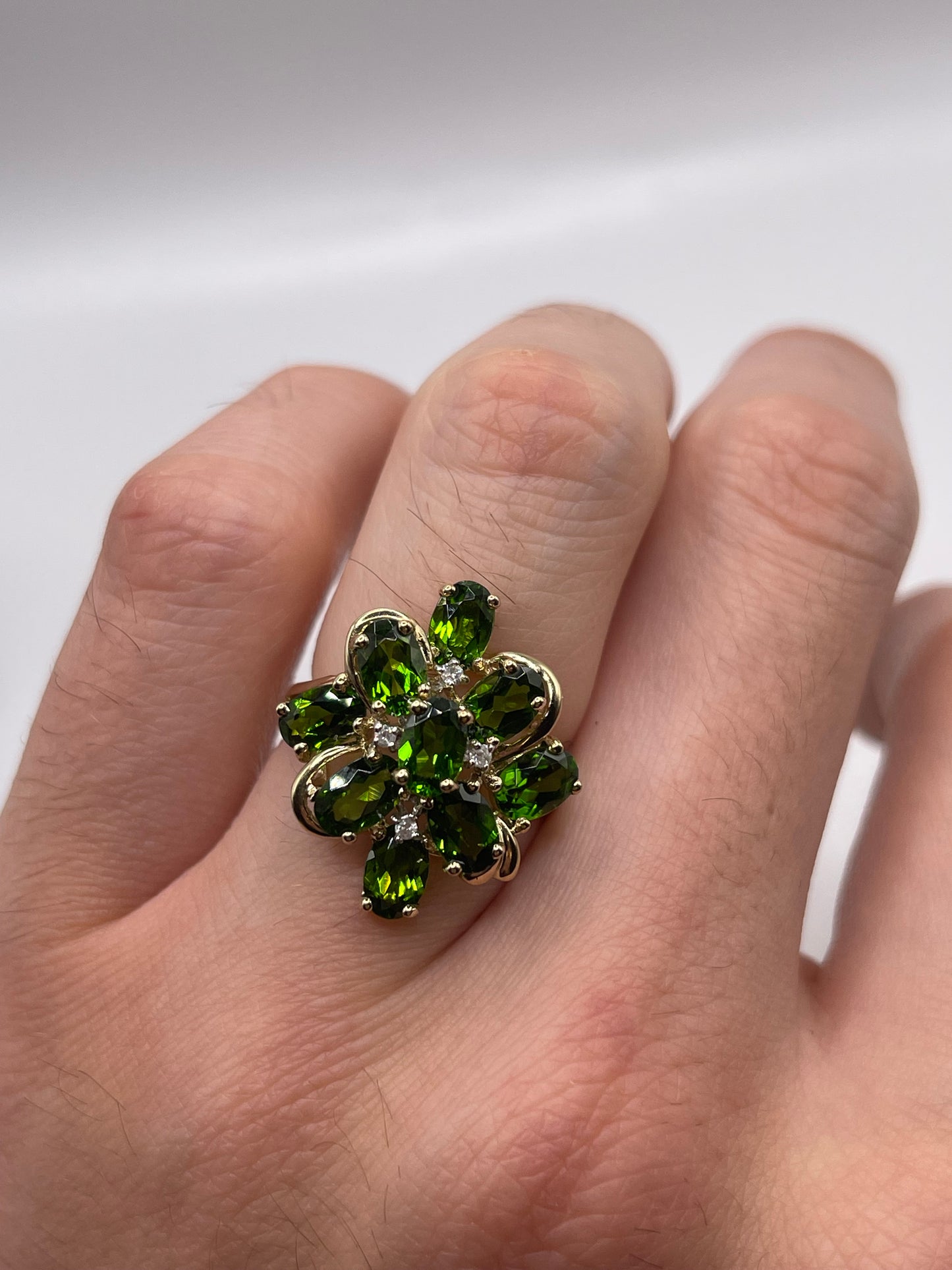 9ct gold diopside and diamond ring