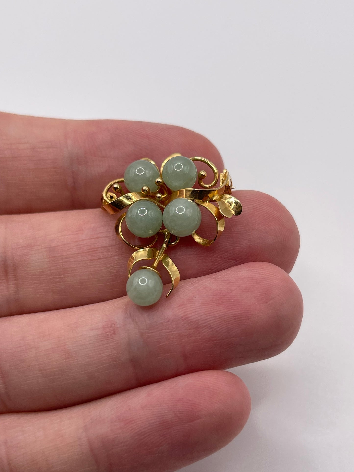 14ct gold jade brooch