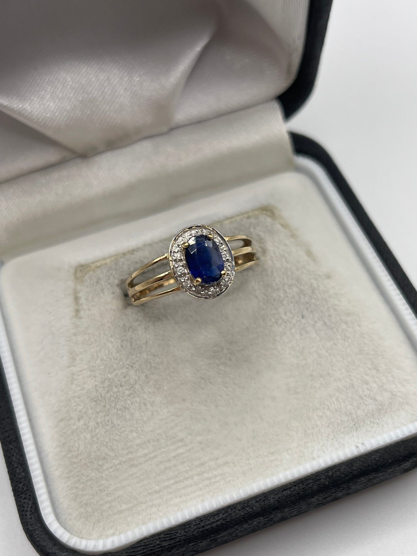 9ct gold kyanite and zircon ring