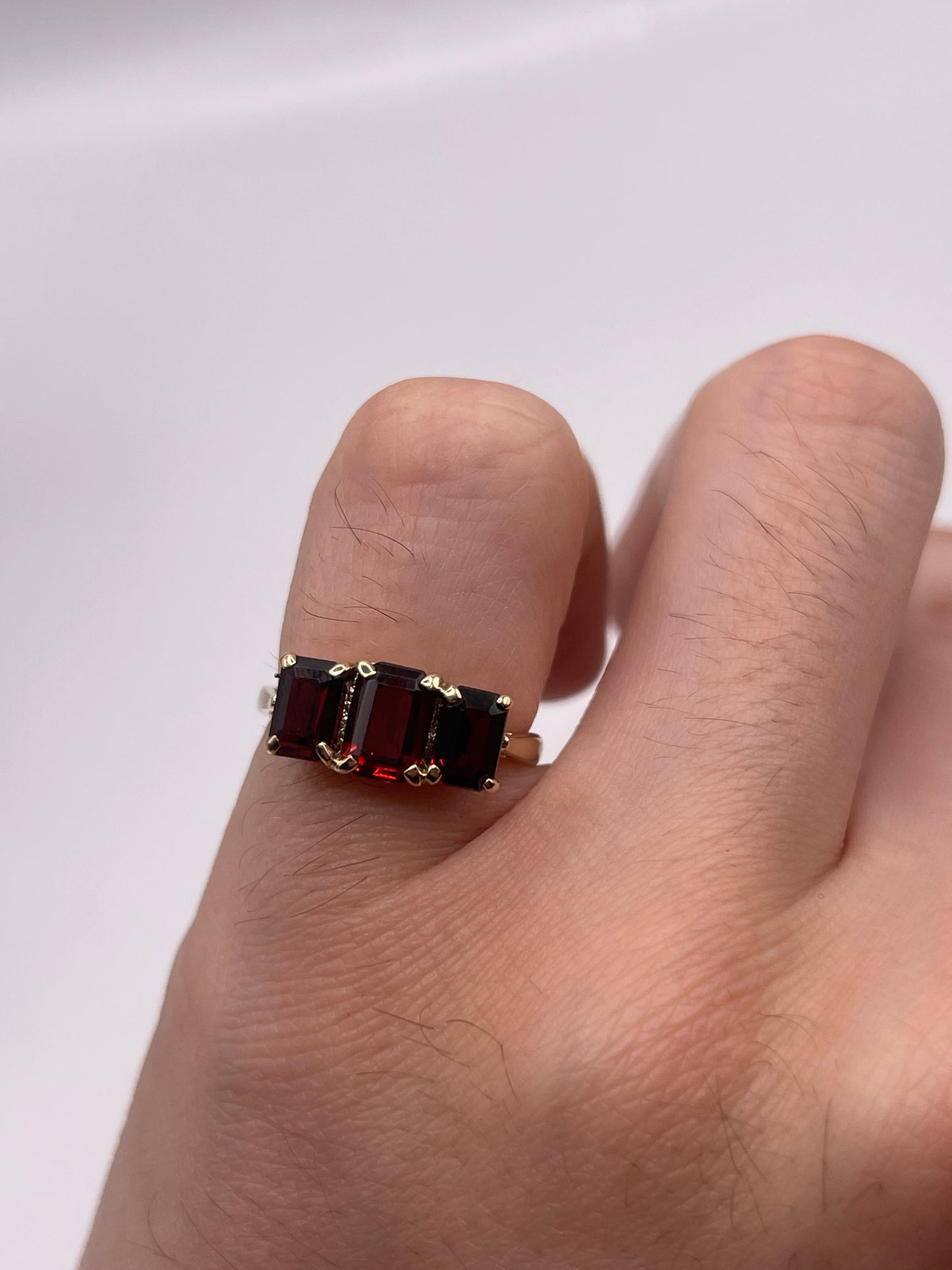 9ct gold garnet ring