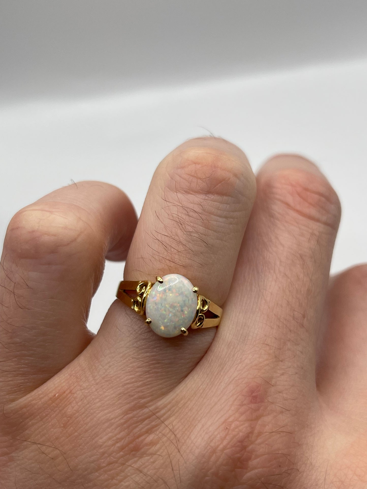 18ct gold opal ring