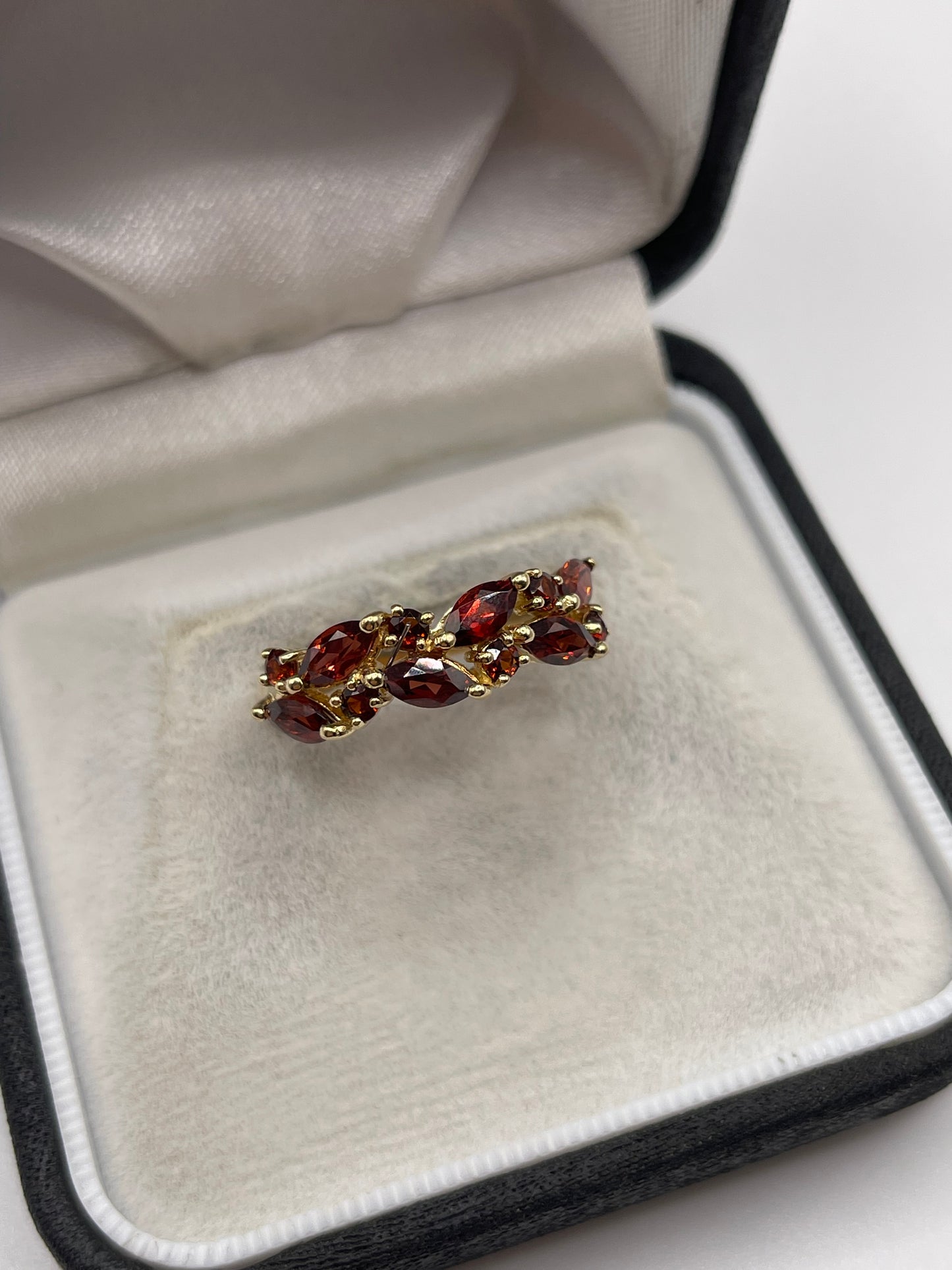 9ct gold garnet cluster ring