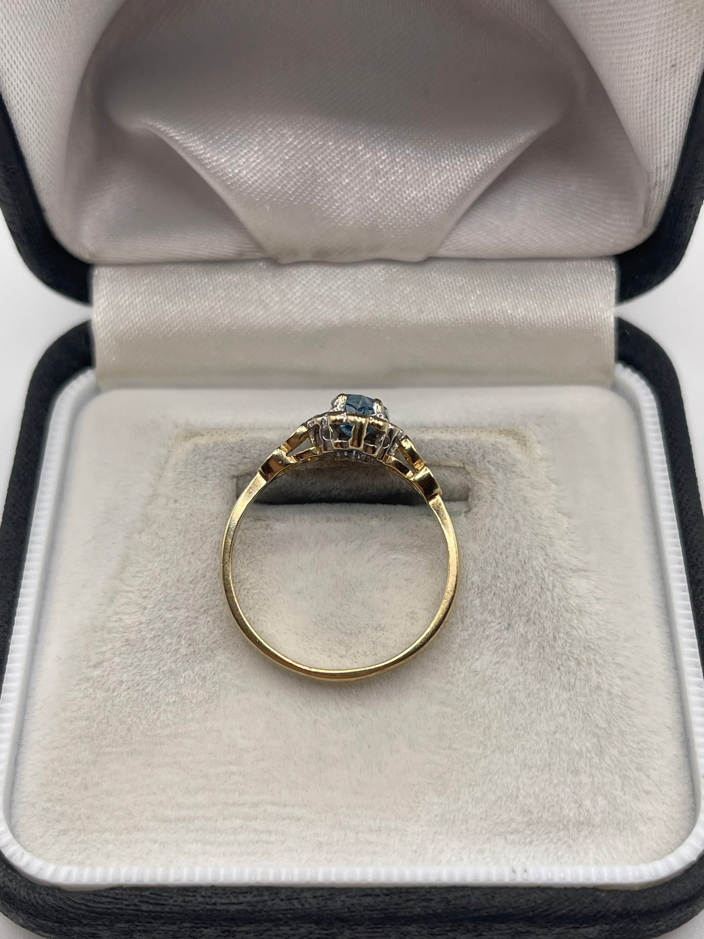 9ct gold blue topaz and diamond ring