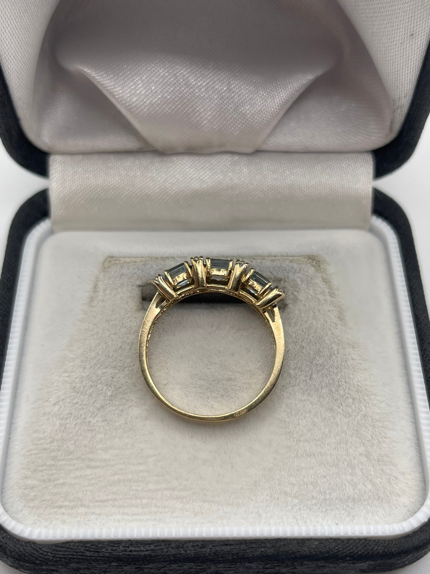 9ct gold topaz and diamond ring
