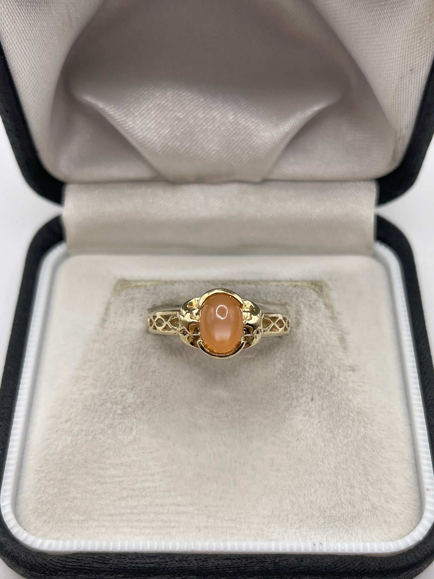 9ct gold peach moonstone ring