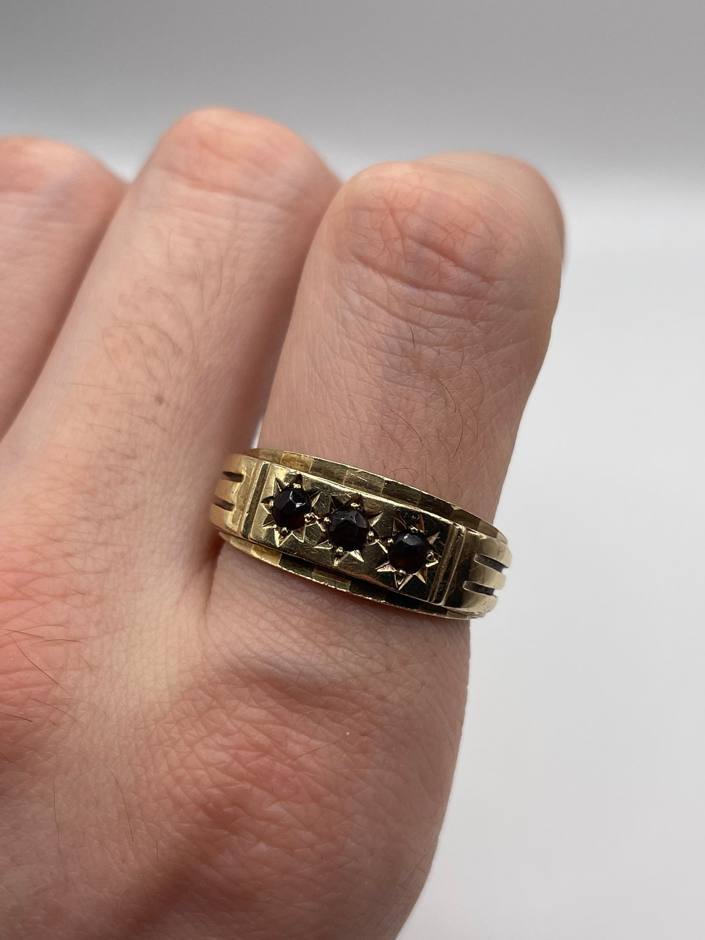 9ct gold garnet gypsy ring