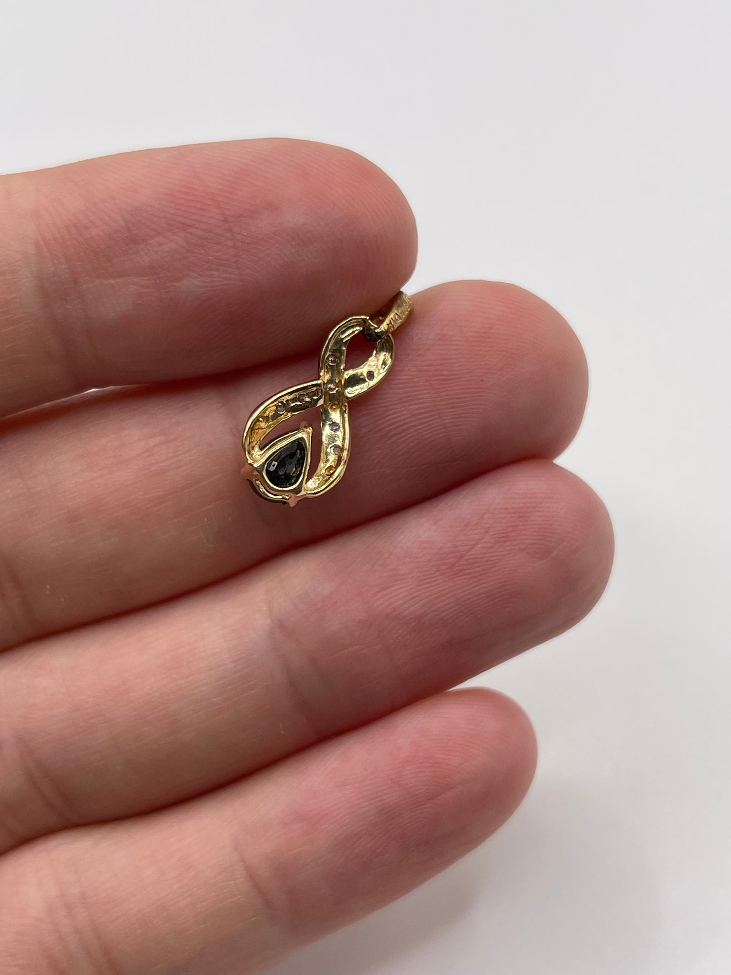 9ct gold sapphire and diamond pendant