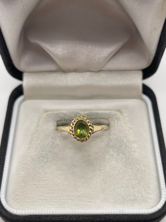 9ct gold quartz ring