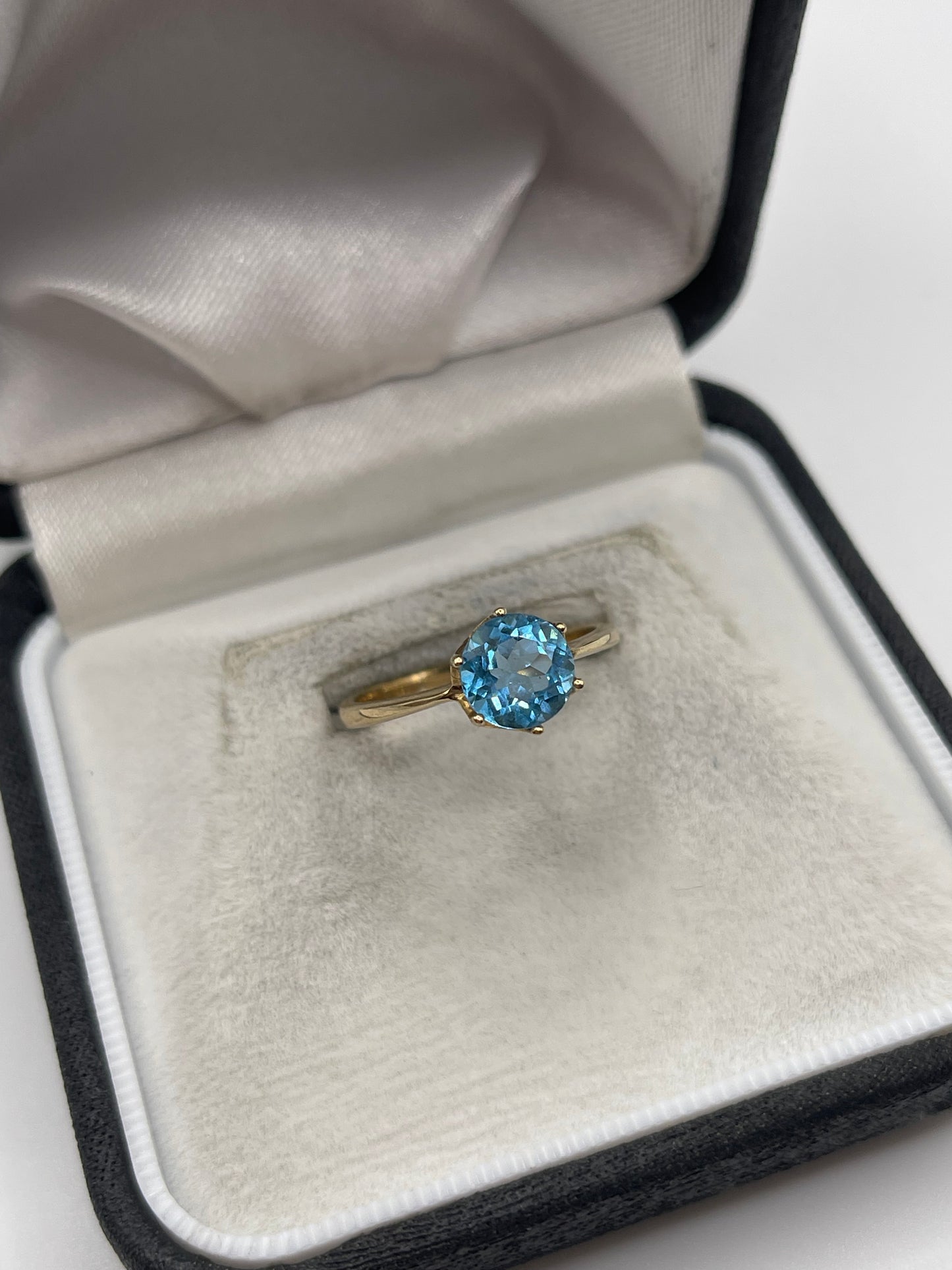 9ct gold blue topaz ring