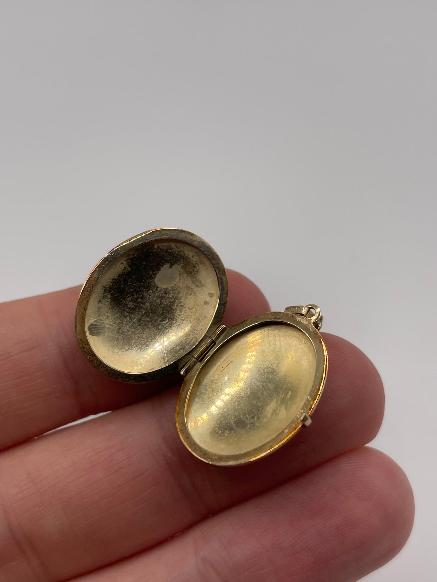 9ct gold locket