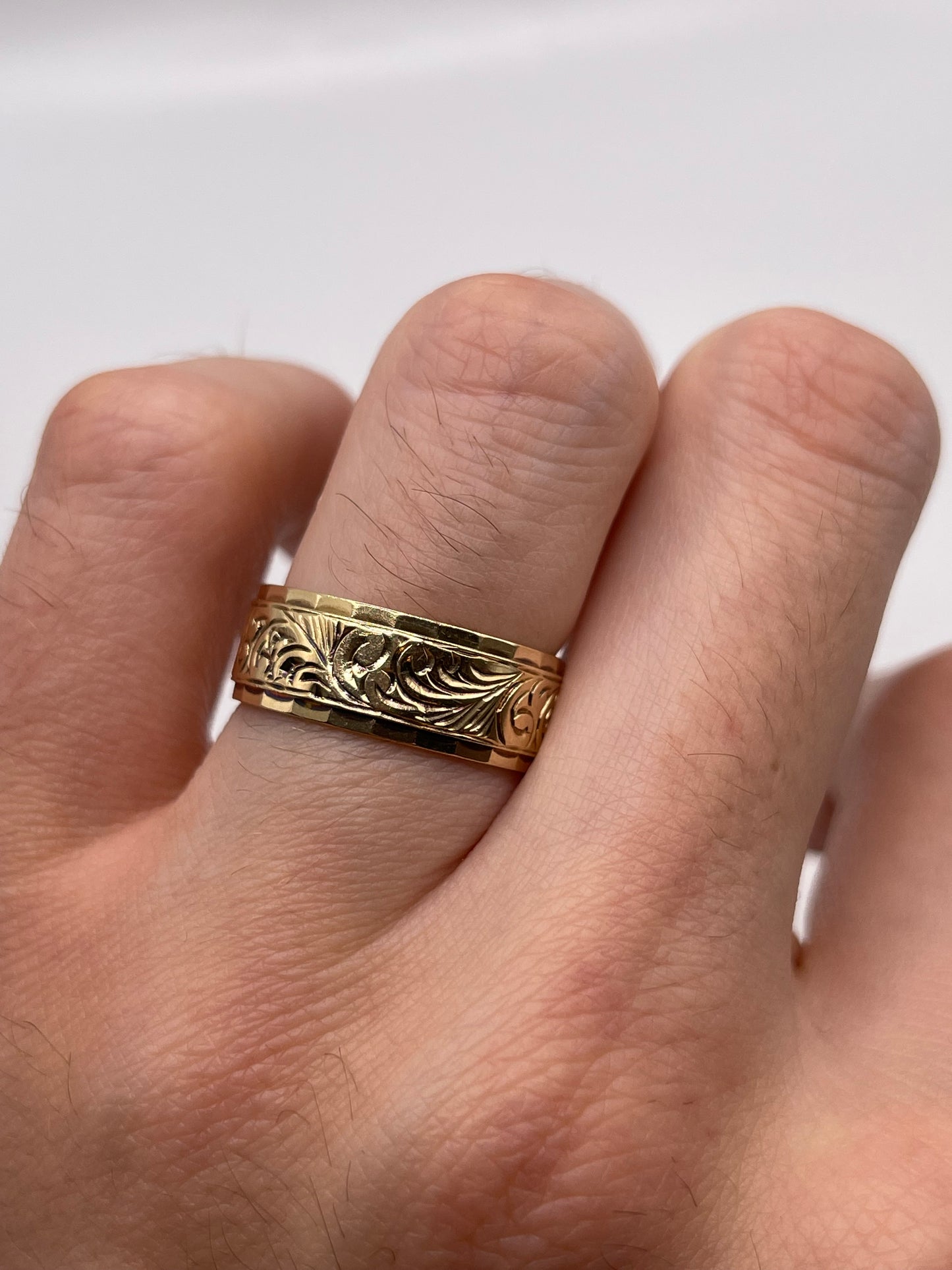 9ct gold patterned band