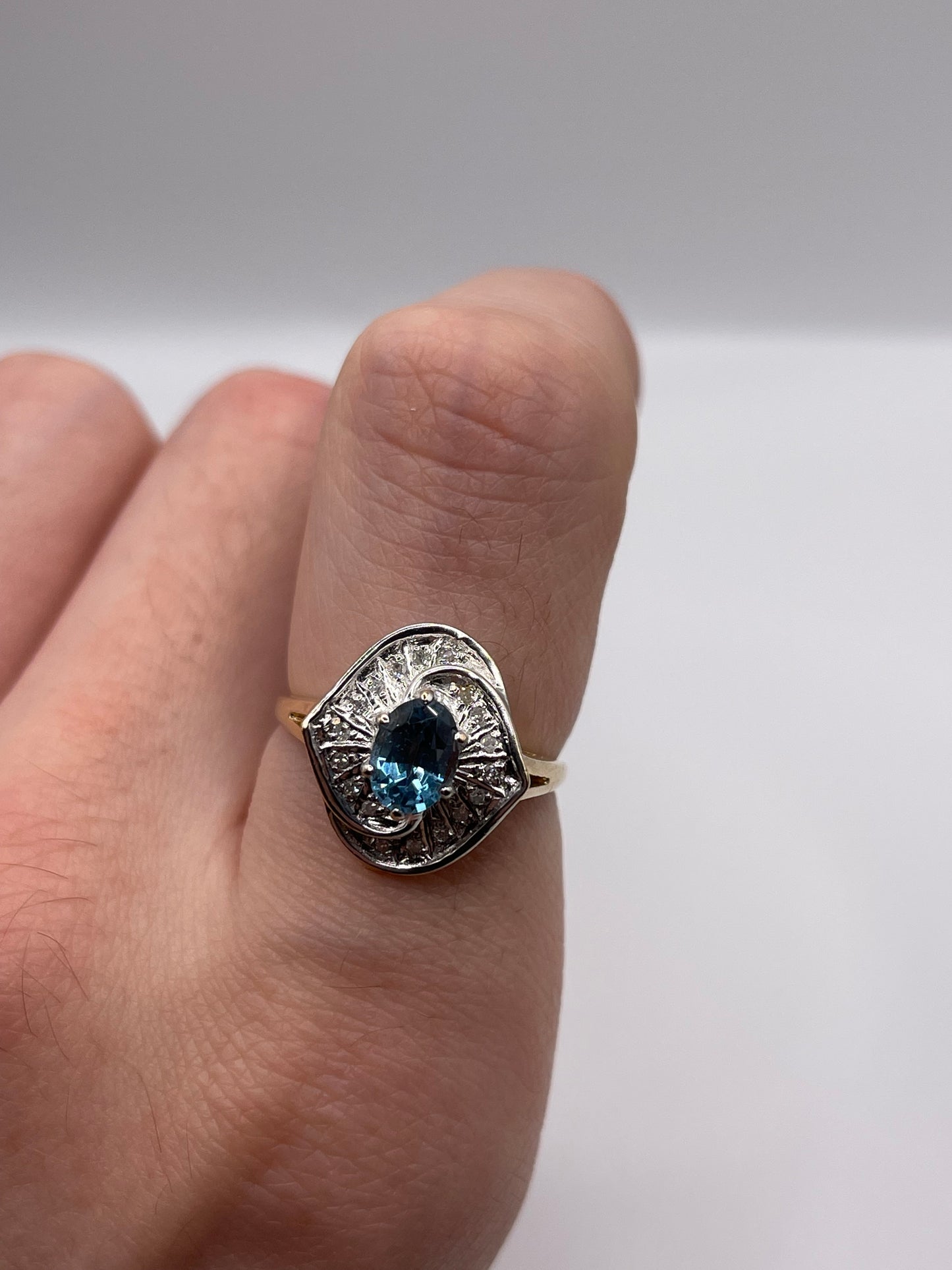 9ct gold topaz and diamond ring