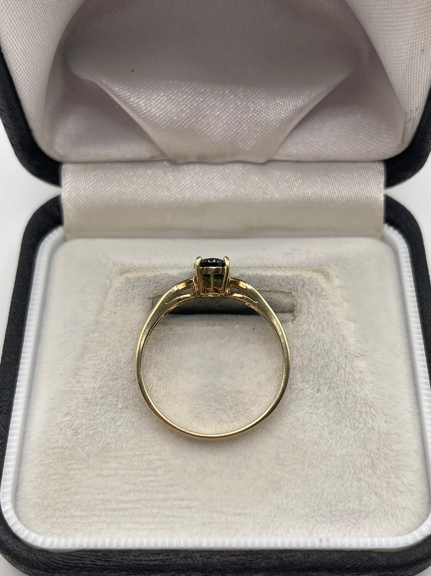 9ct gold diopside and diamond ring