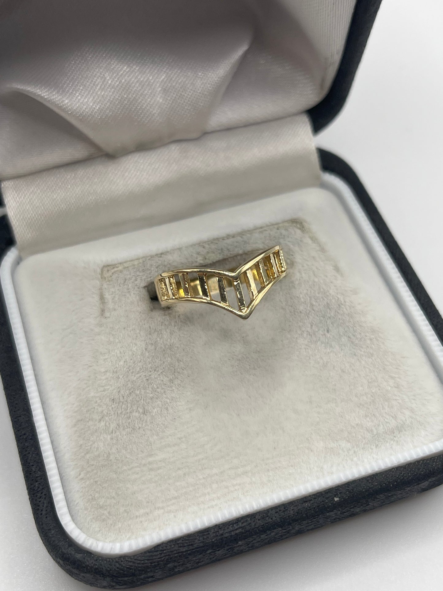 9ct gold wishbone ring
