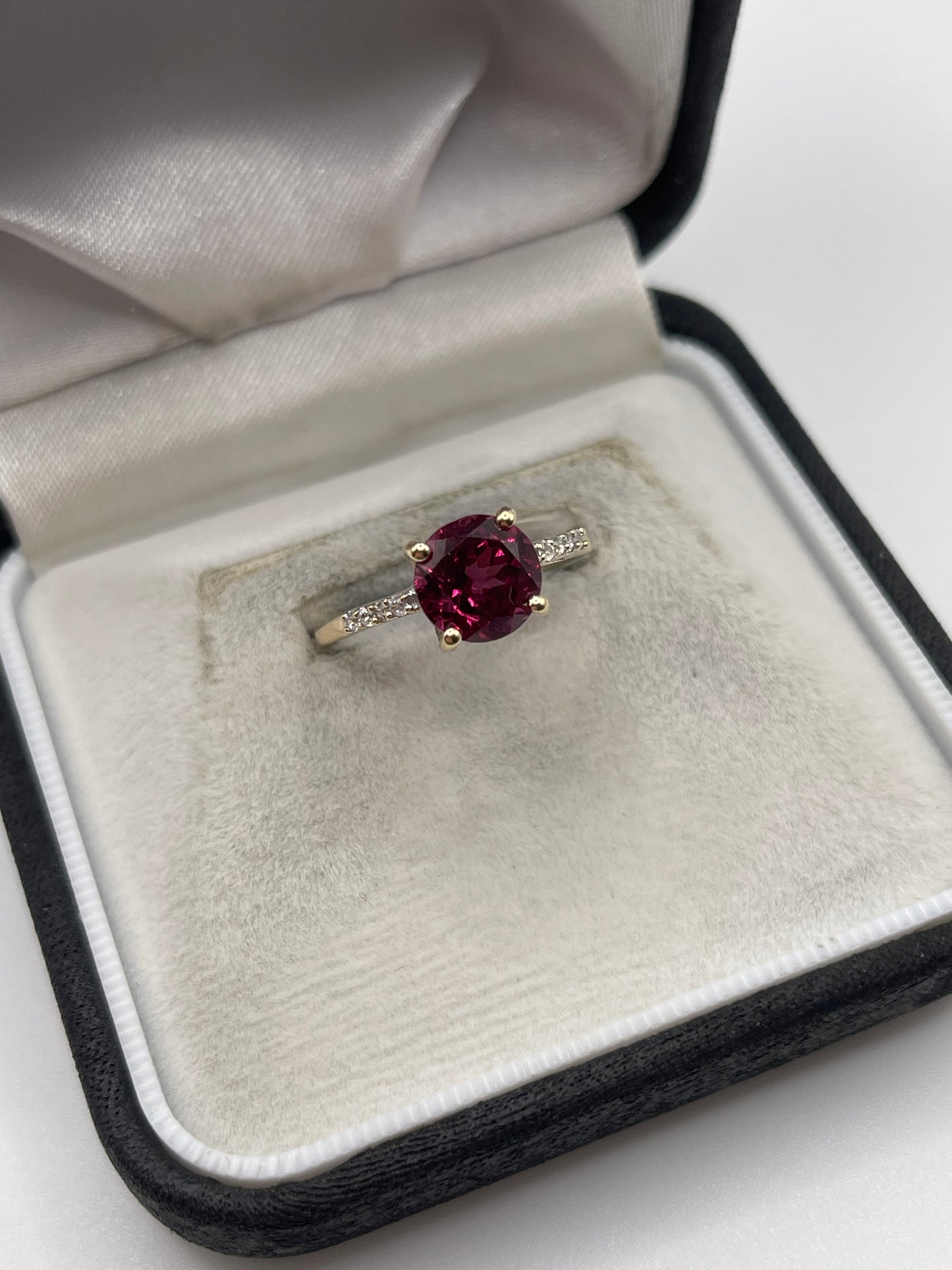 9ct gold garnet and zircon ring