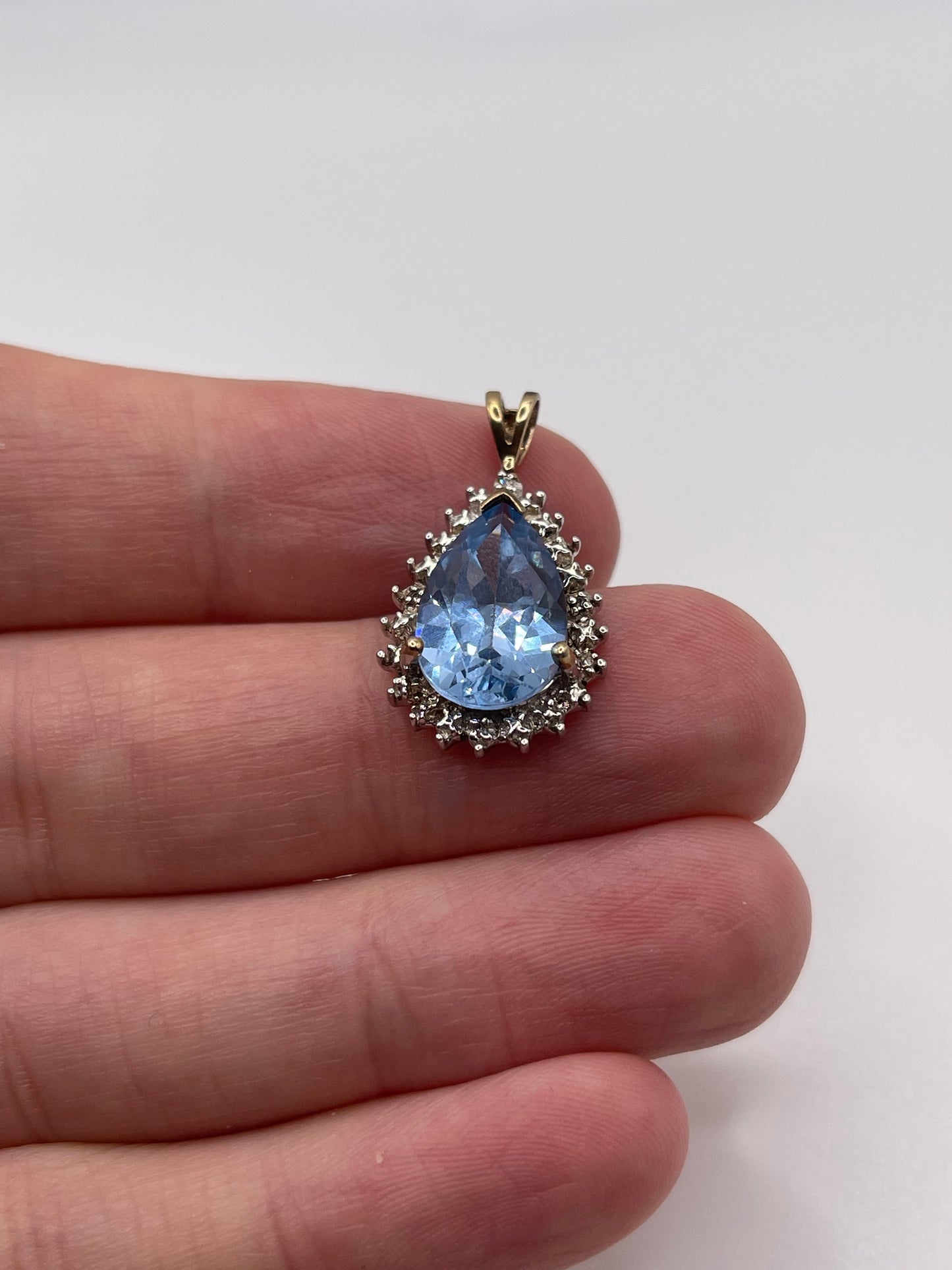 9ct gold topaz and diamond pendant