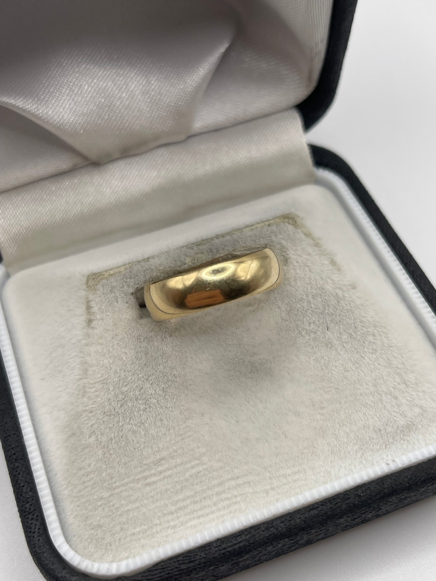 9ct gold band