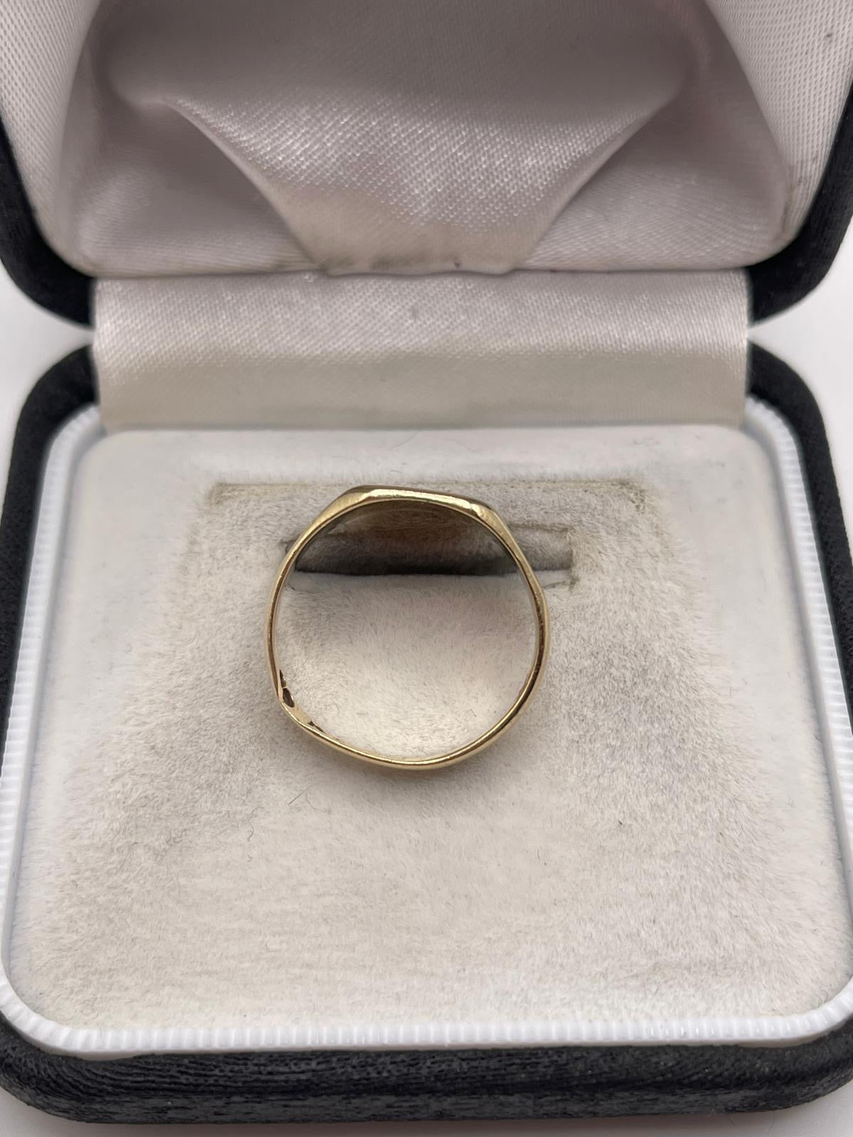 9ct gold engraved signet ring