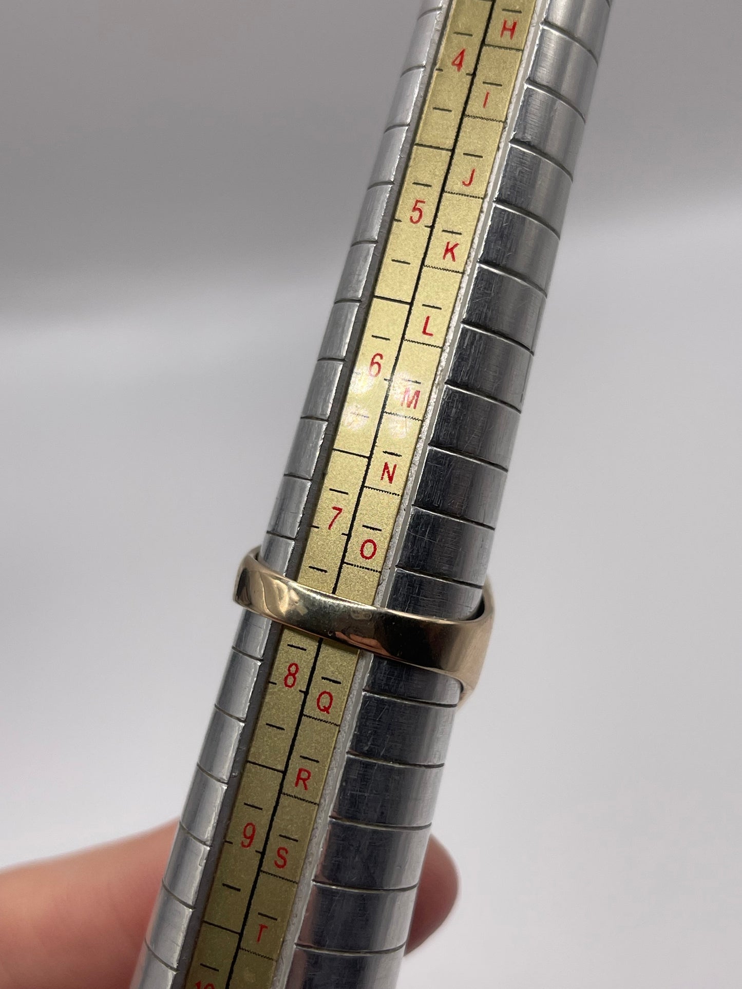 9ct gold onyx ring