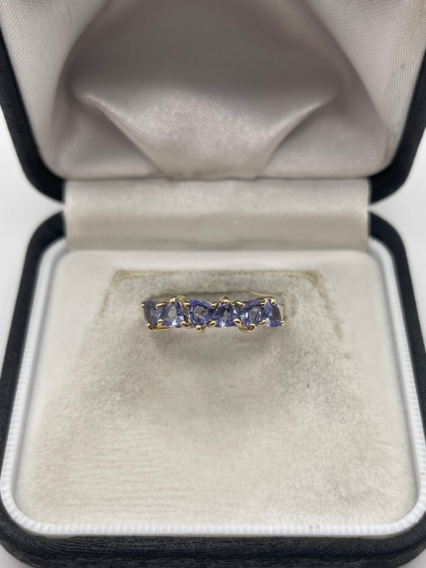 9ct gold tanzanite ring
