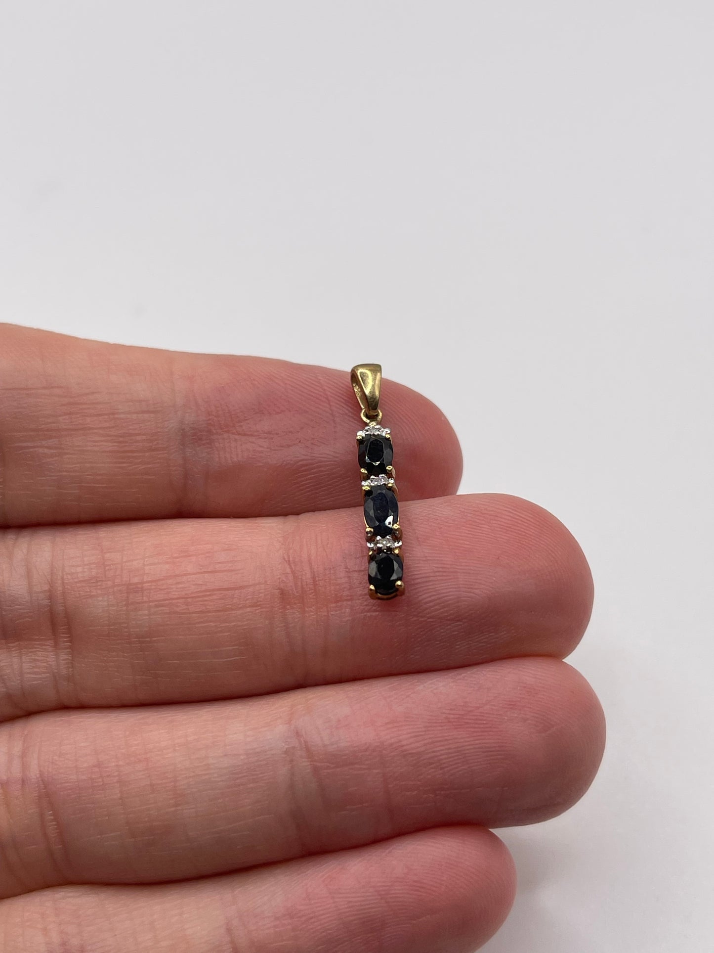 9ct gold sapphire and diamond pendant