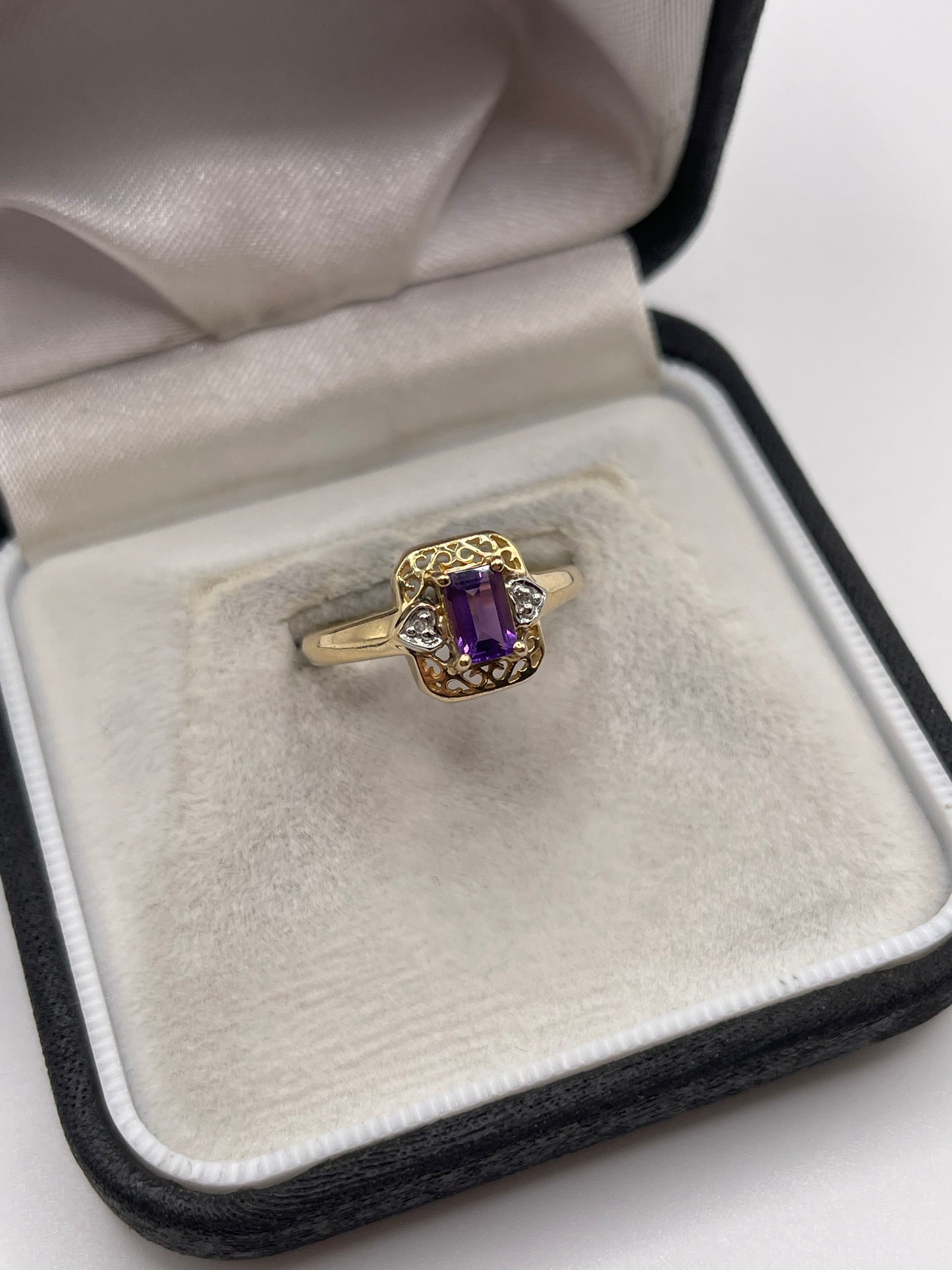 9ct gold amethyst and diamond ring