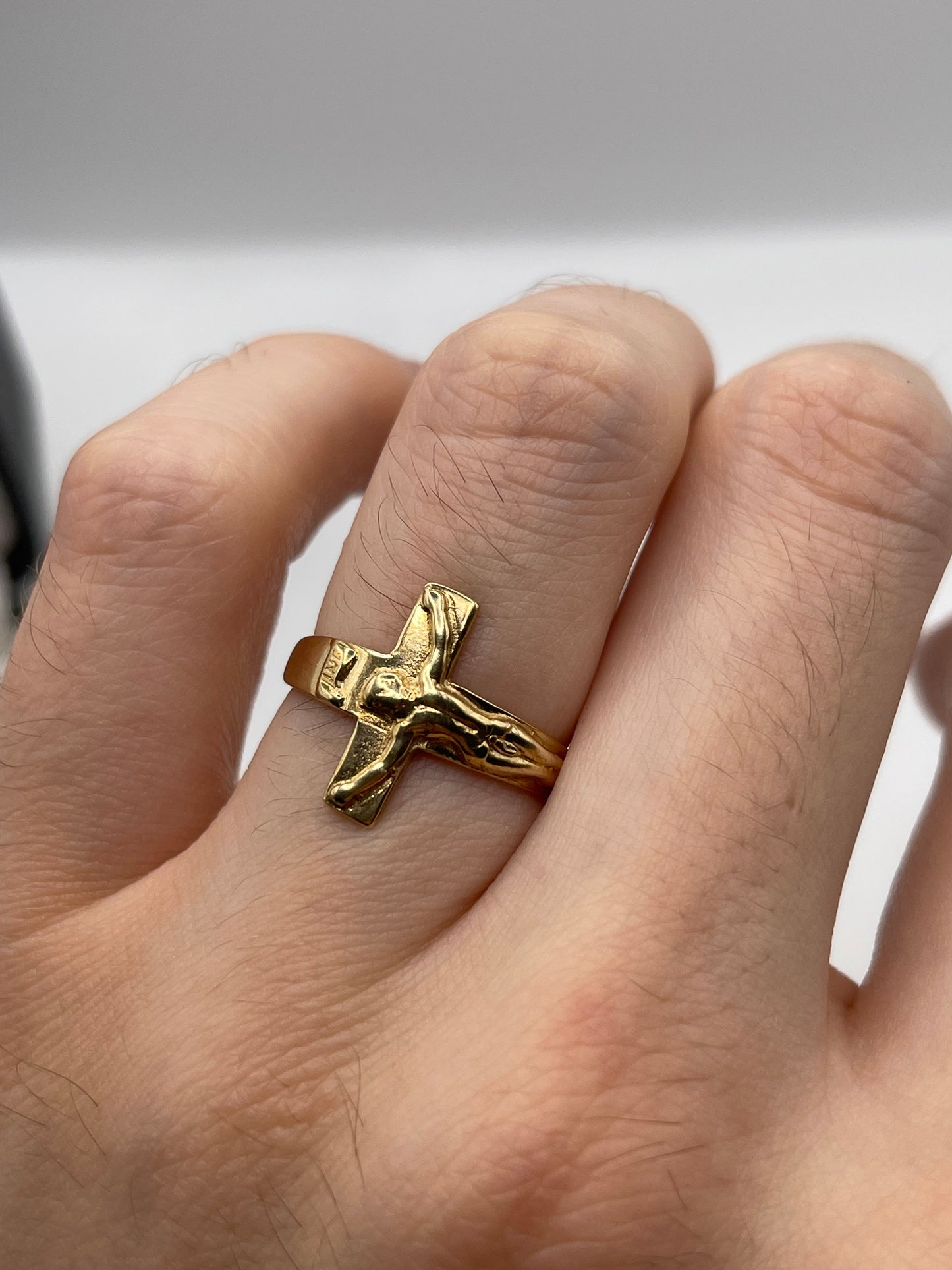 9ct gold crucifix ring