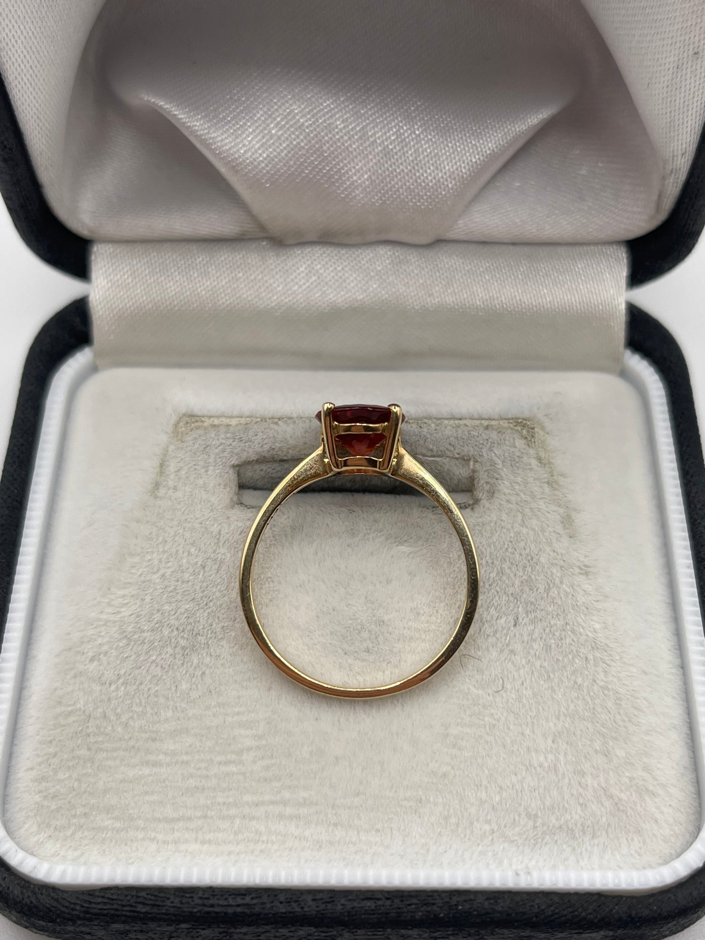 9ct gold quartz ring