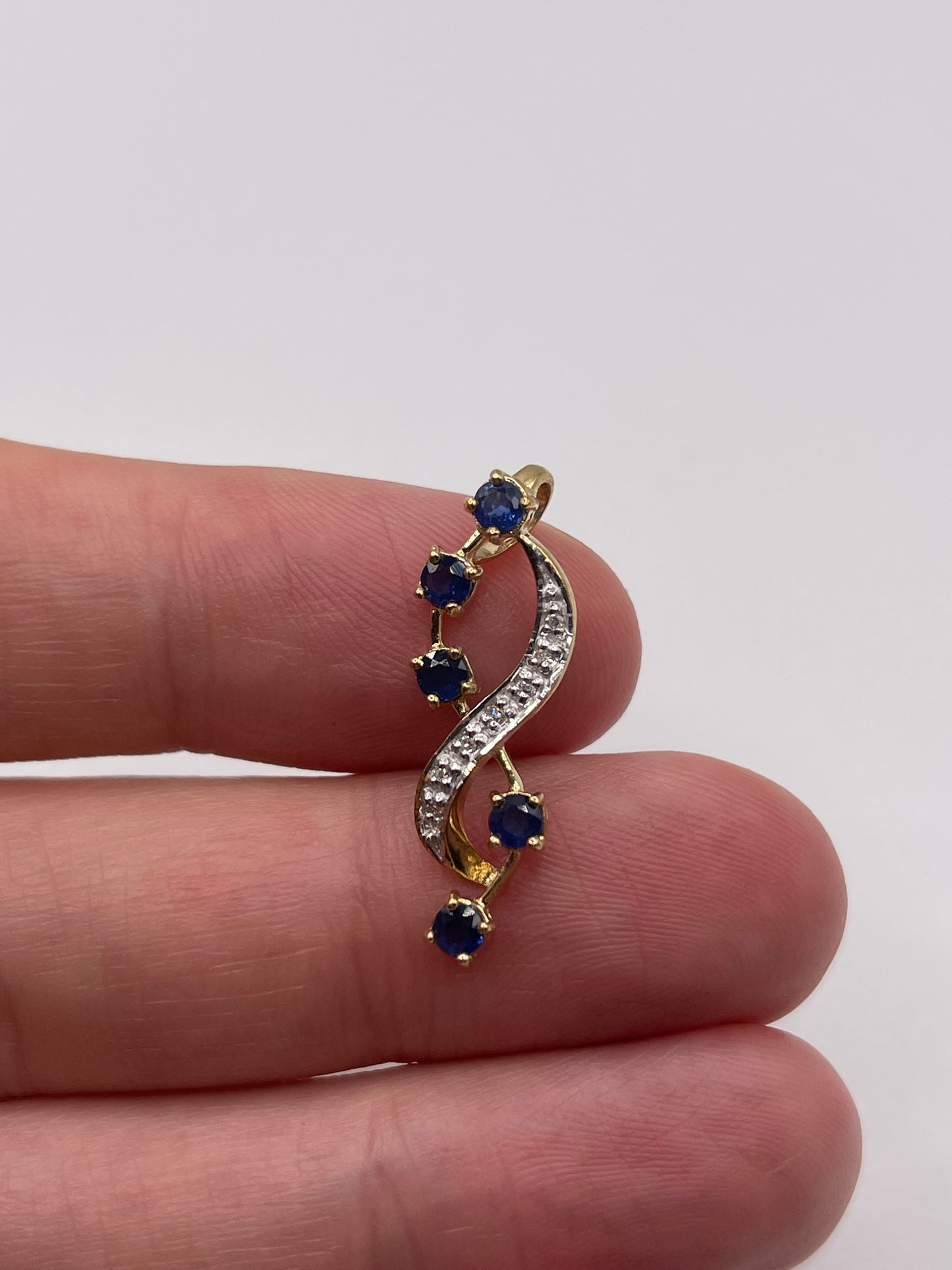 9ct gold sapphire and diamond pendant