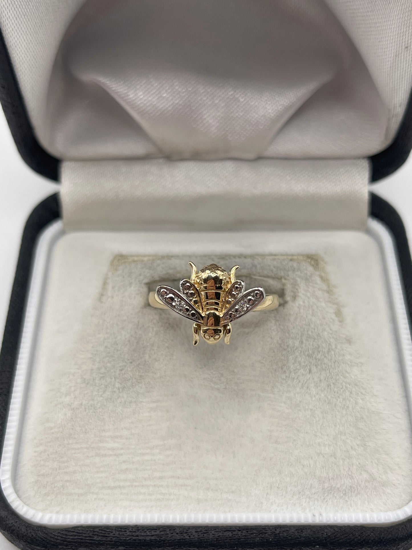 9ct gold diamond bee ring