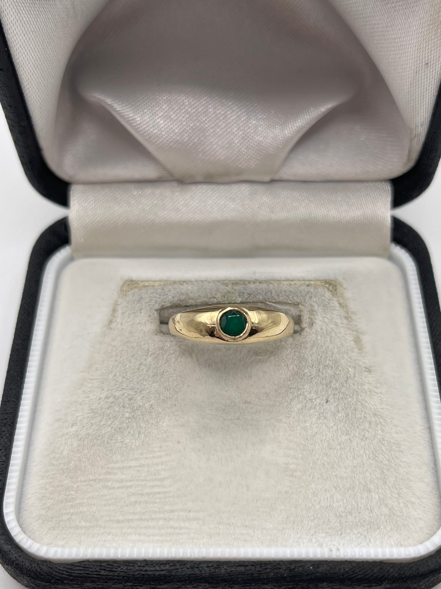 9ct gold green agate gypsy ring