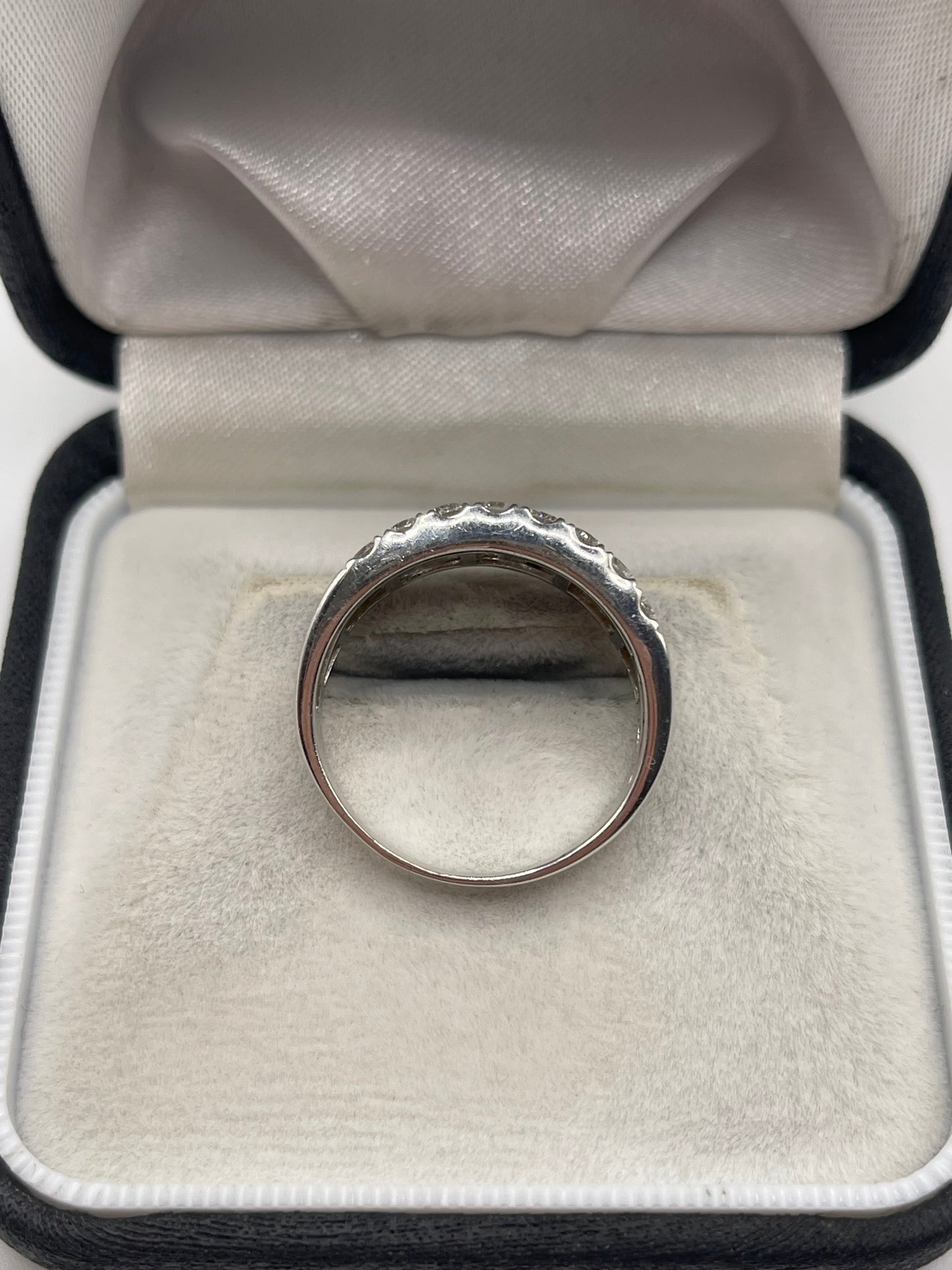 9ct white gold 2ct diamond cluster ring