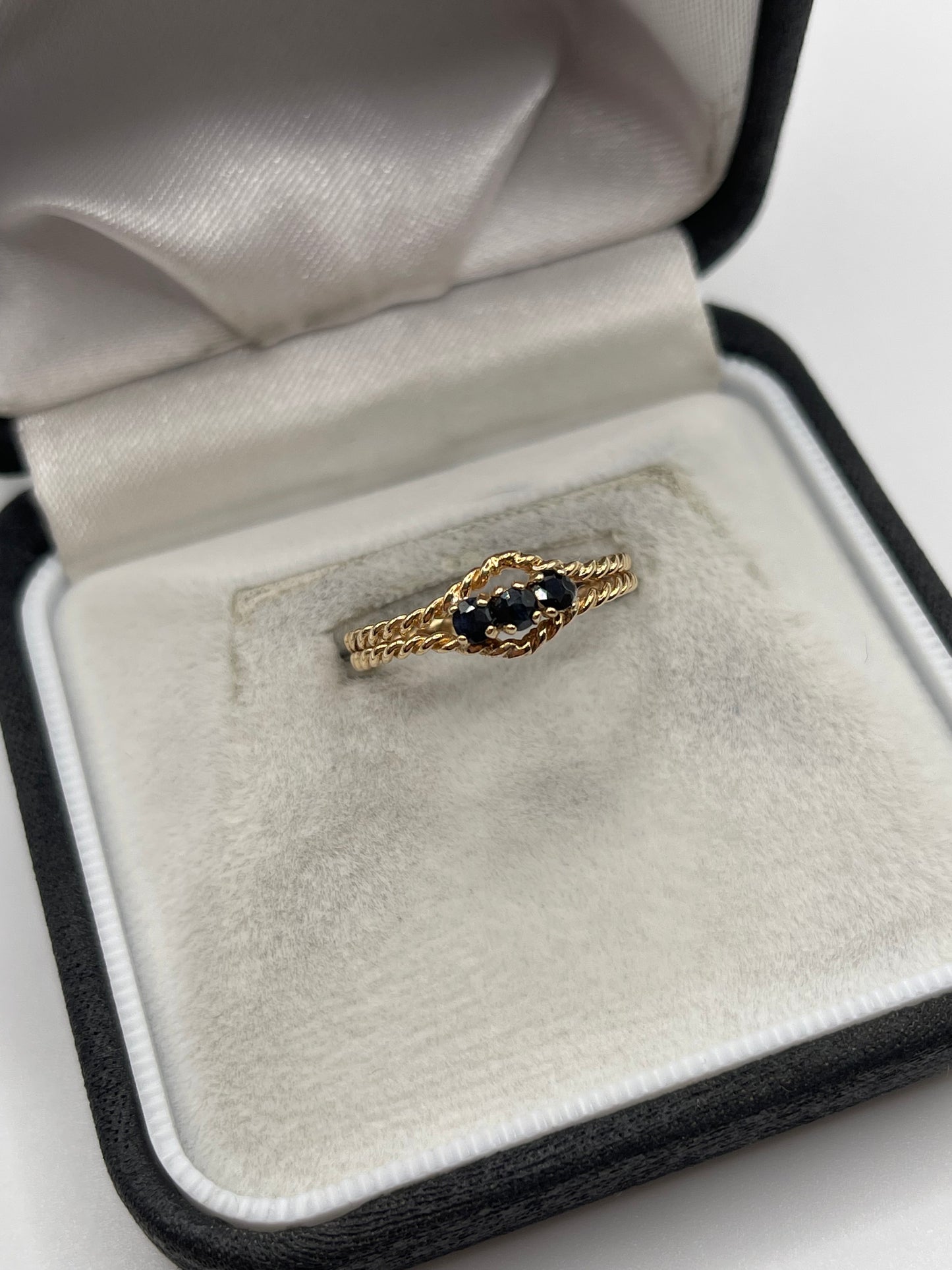9ct gold sapphire ring